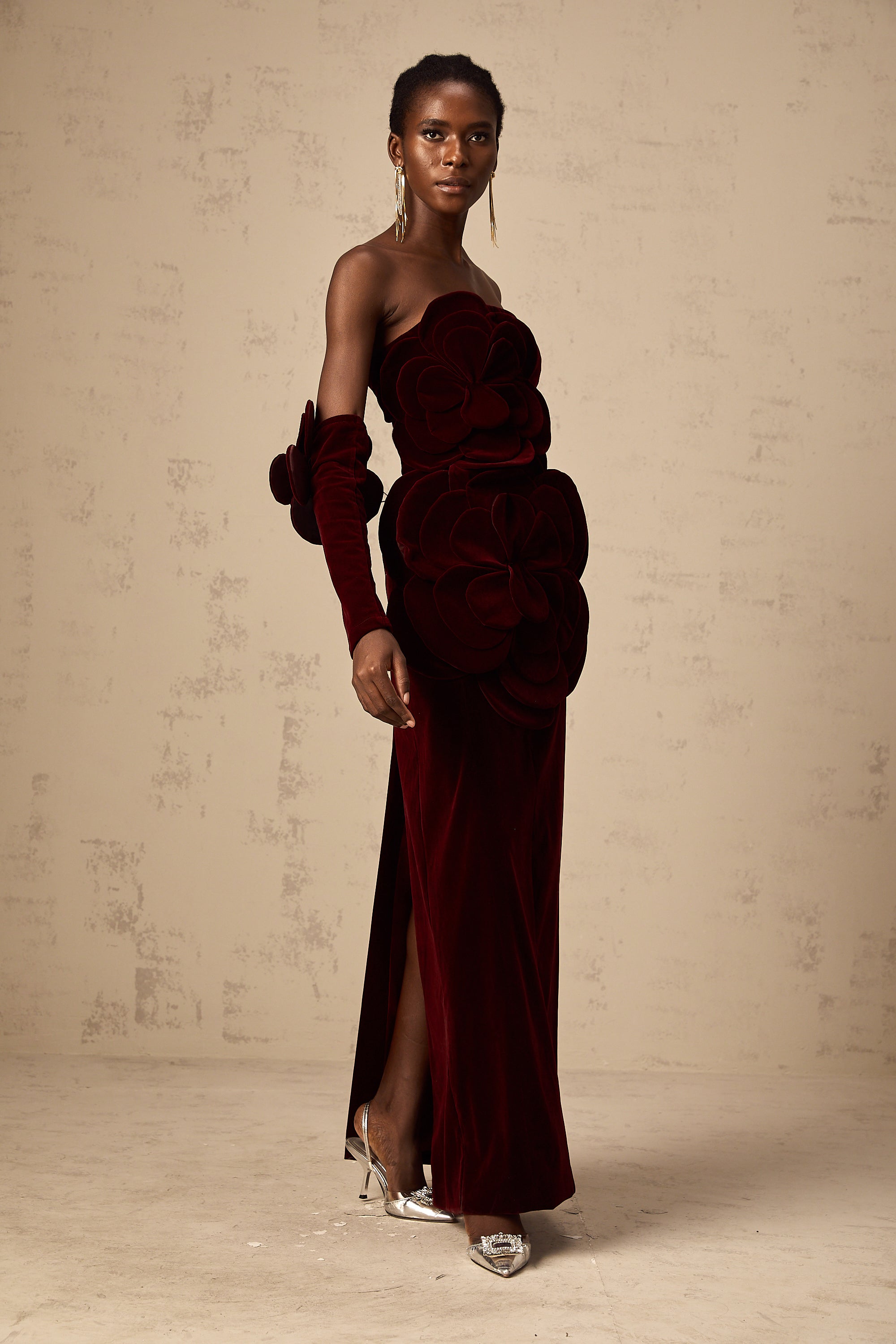 فستان ماكسي أزورا أحمر مزين بالزهور