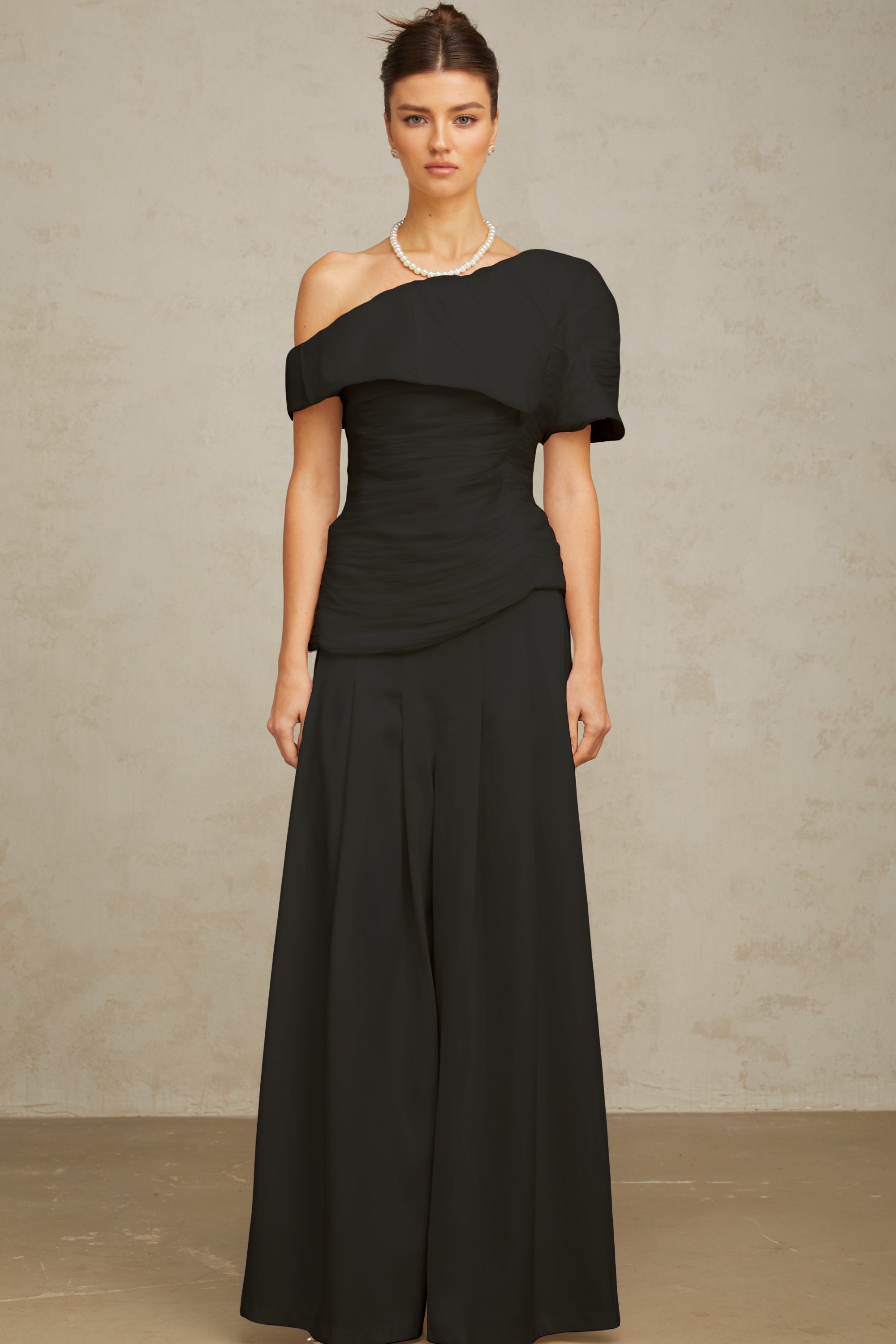 Passendes Set aus Oberteil und Hose „Adèle“ mit Bügelfalten in Schwarz