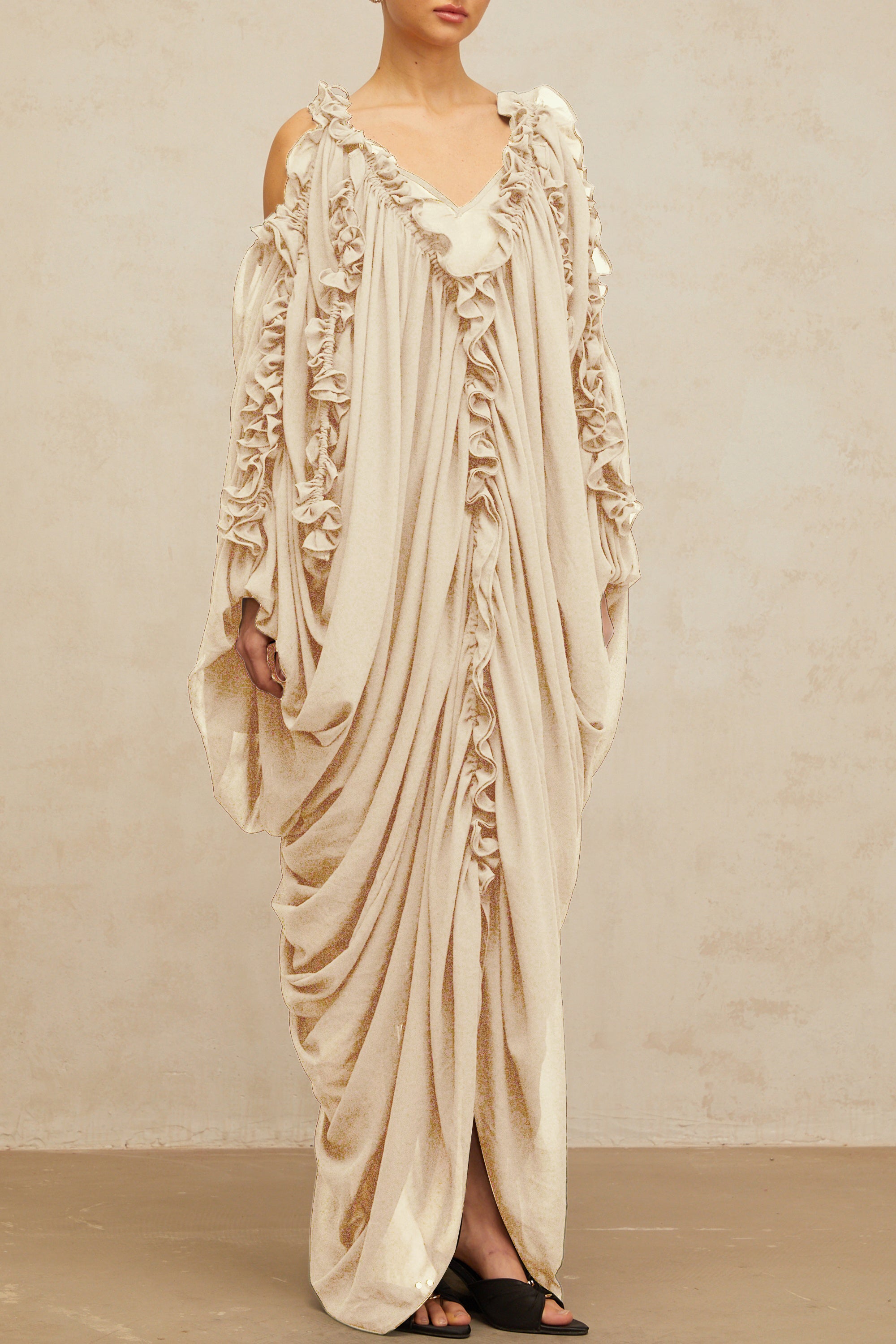 فستان ماكسي من التول مع حواف مكشكشة من أجلاي