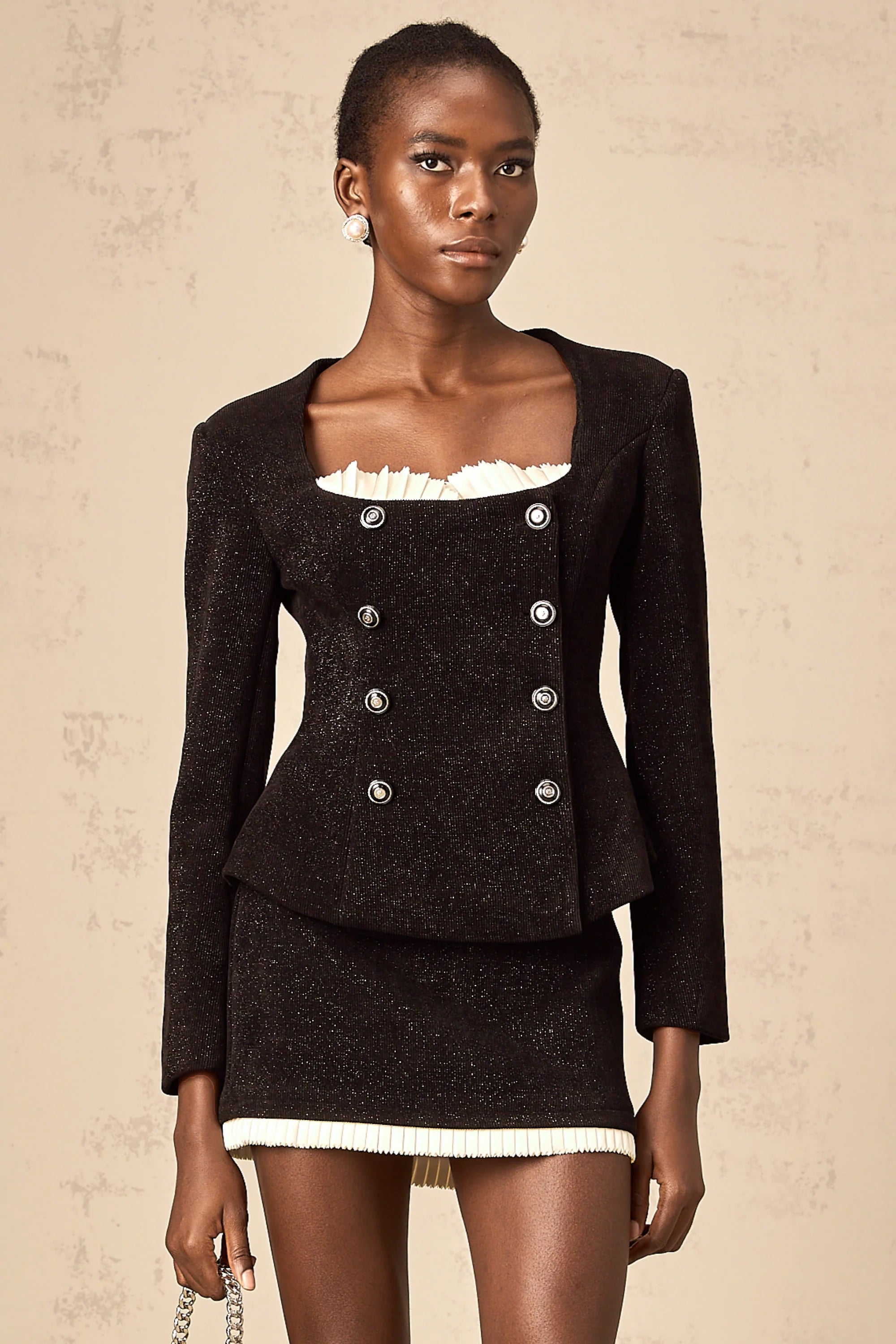 طقم تنورة وقميص من قماش مخملي أسود من Hilaire