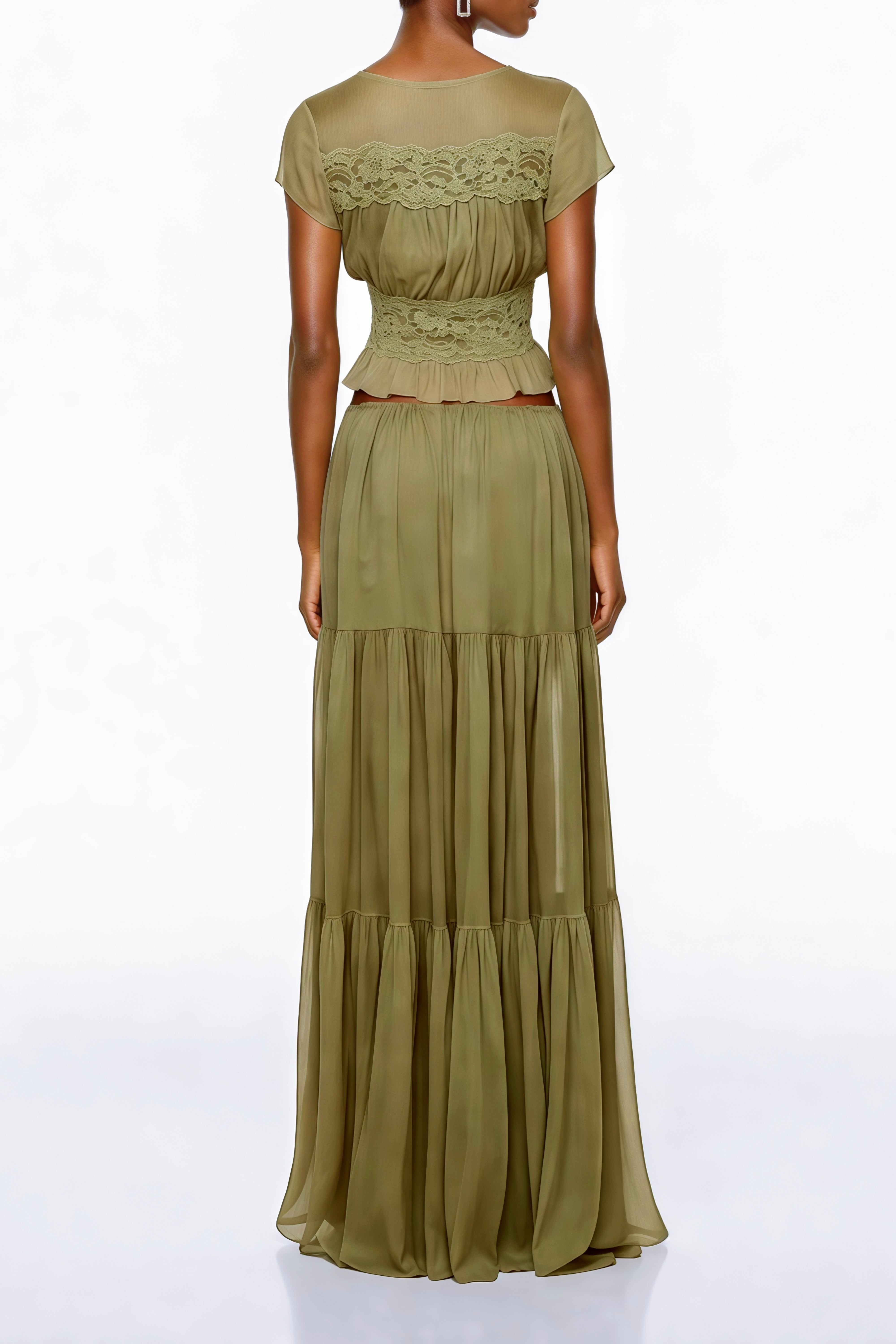 طقم بلوزة وتنورة من الشيفون المزين بالدانتيل والأزهار الخضراء