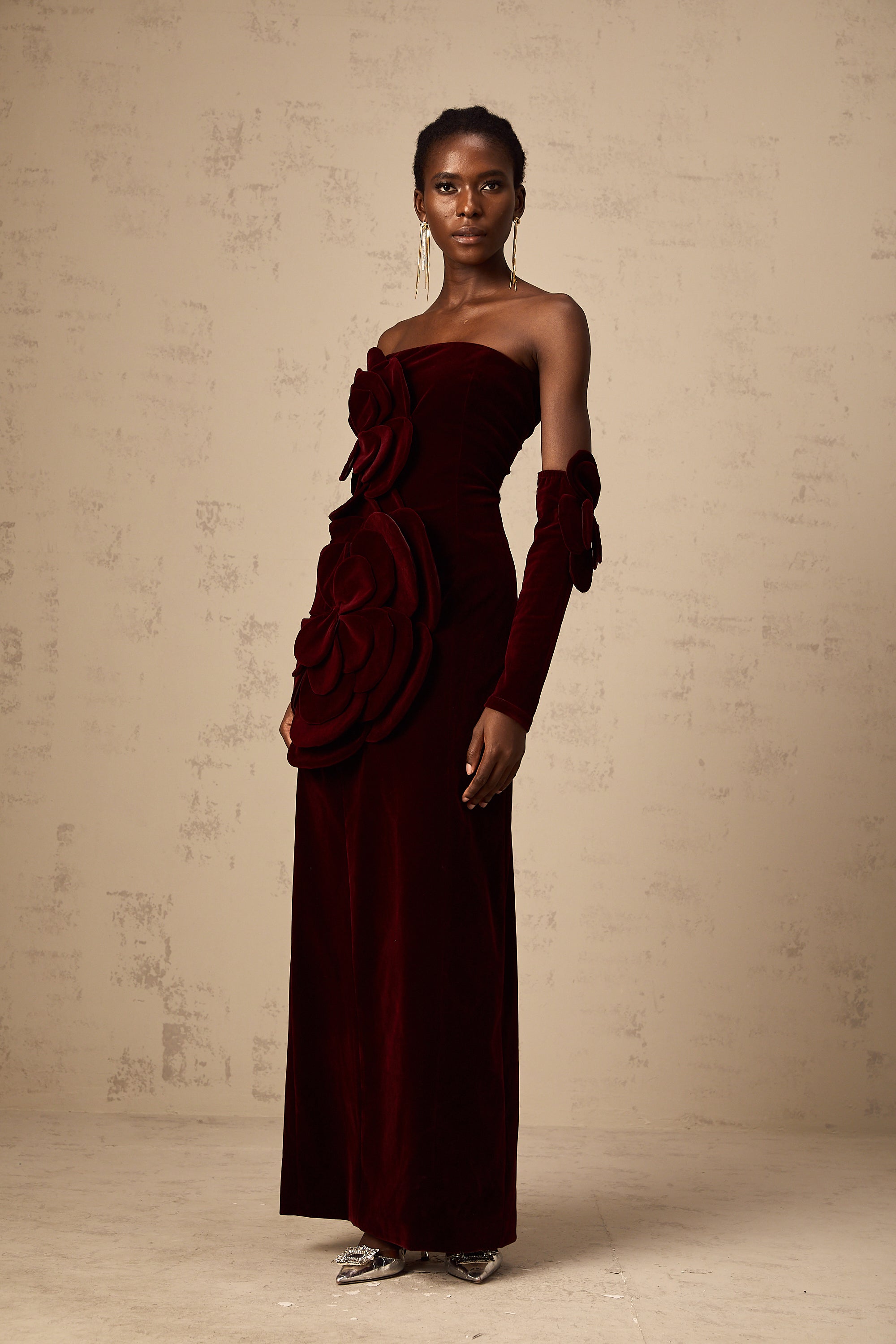 فستان ماكسي أزورا أحمر مزين بالزهور