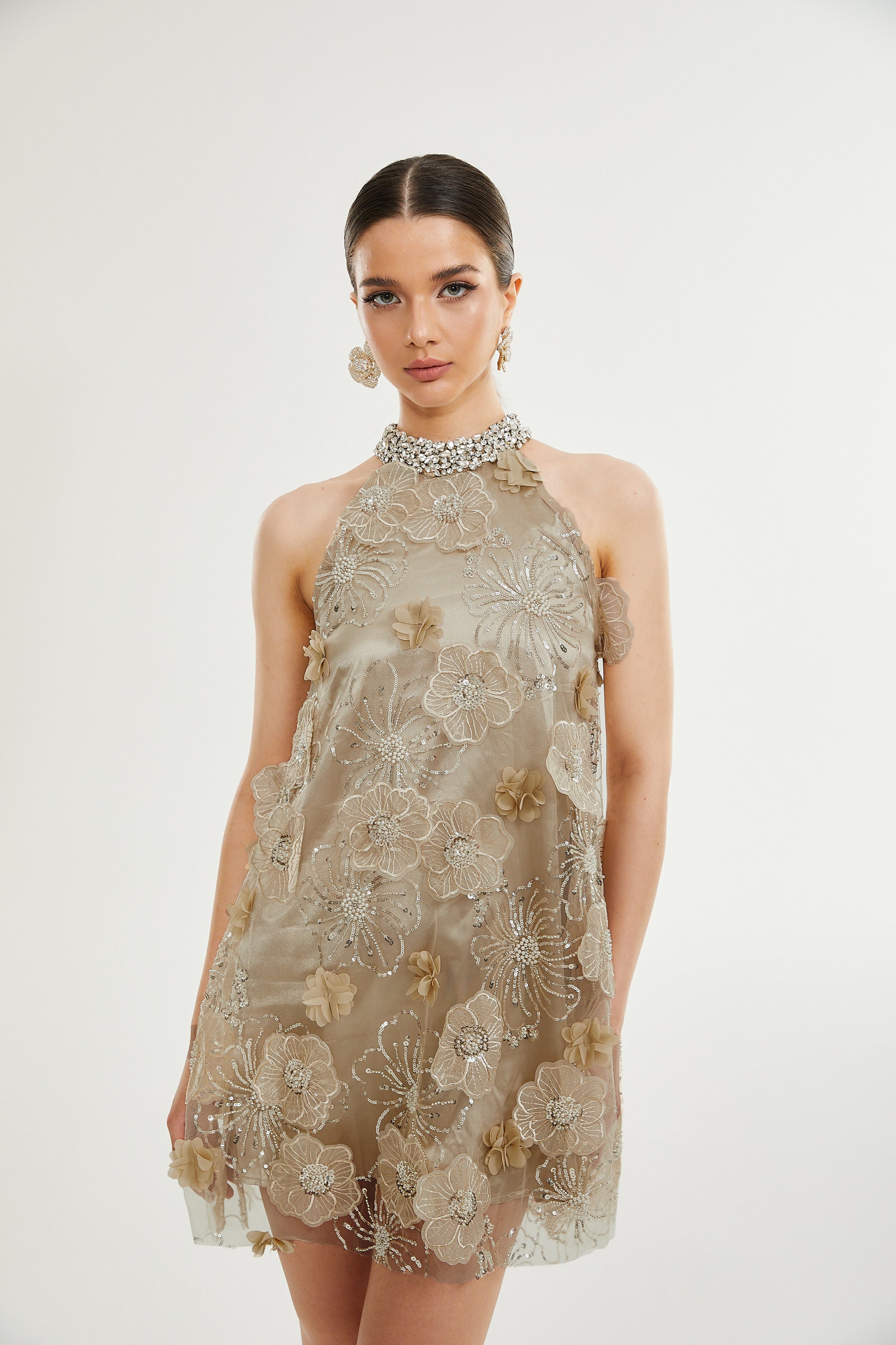 فستان ليان قصير مزين بالزهور