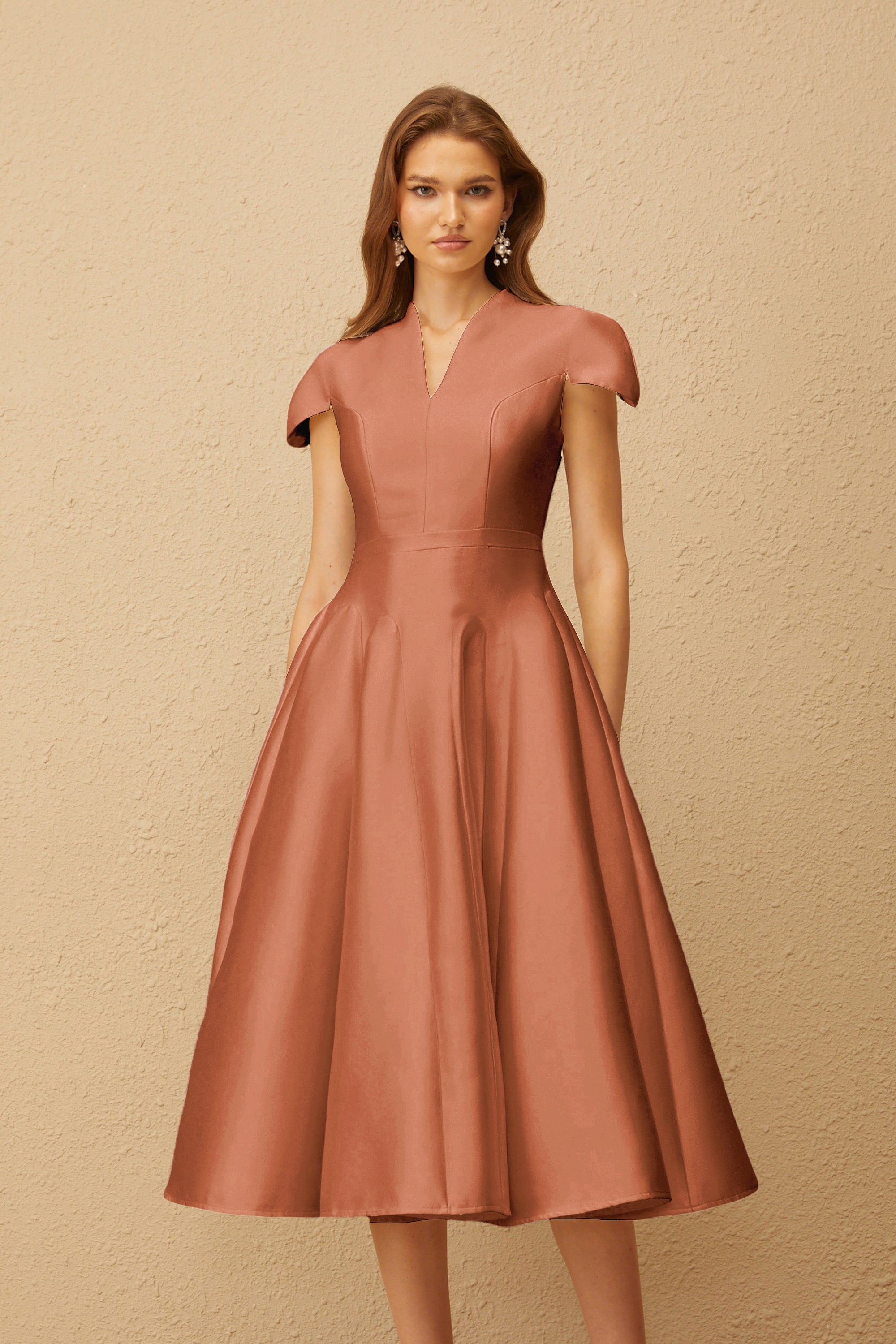 Aventin Rotes Midikleid im Godet-Design