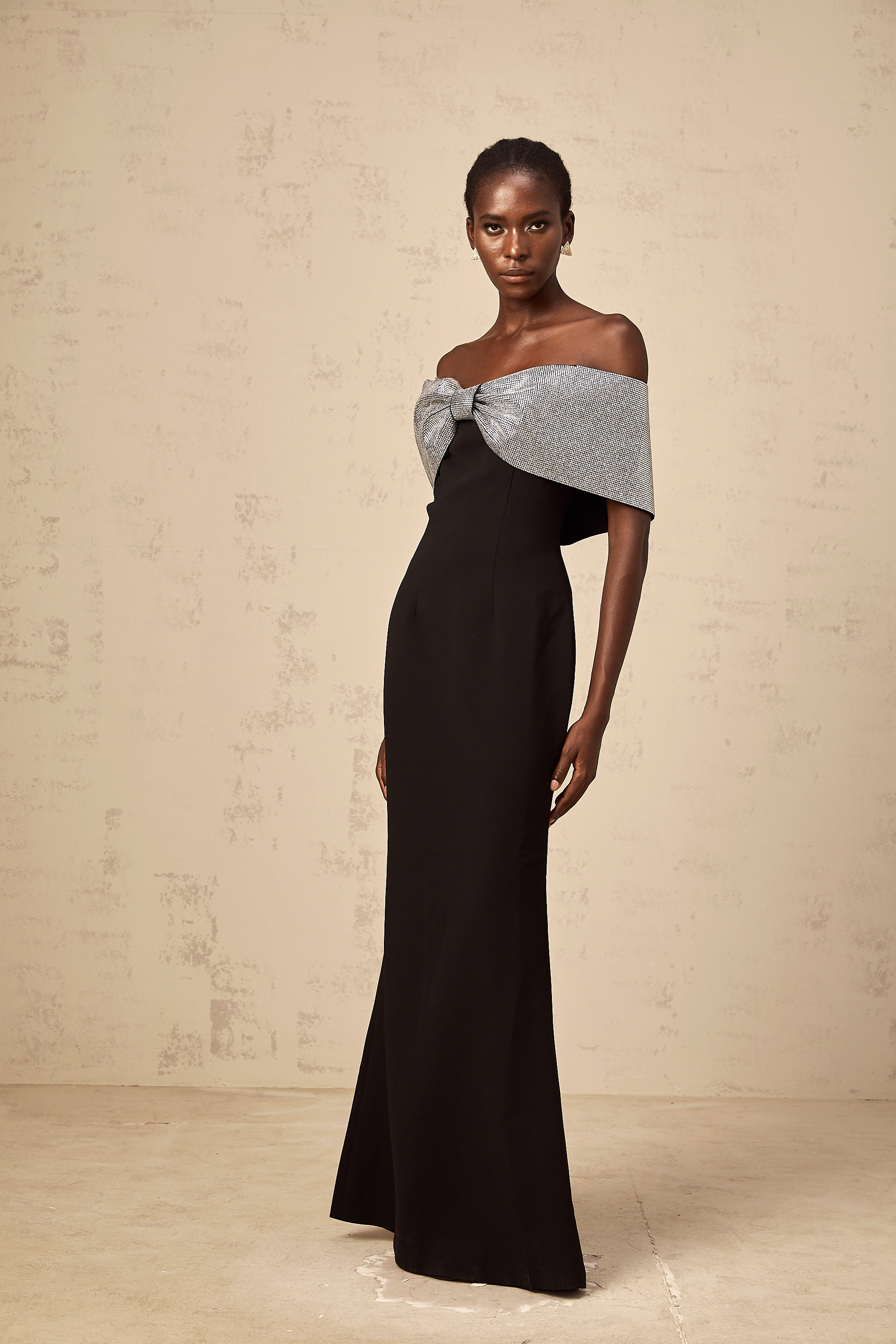 فستان ماكسي مضلع بتفاصيل فيونكة من إيليان