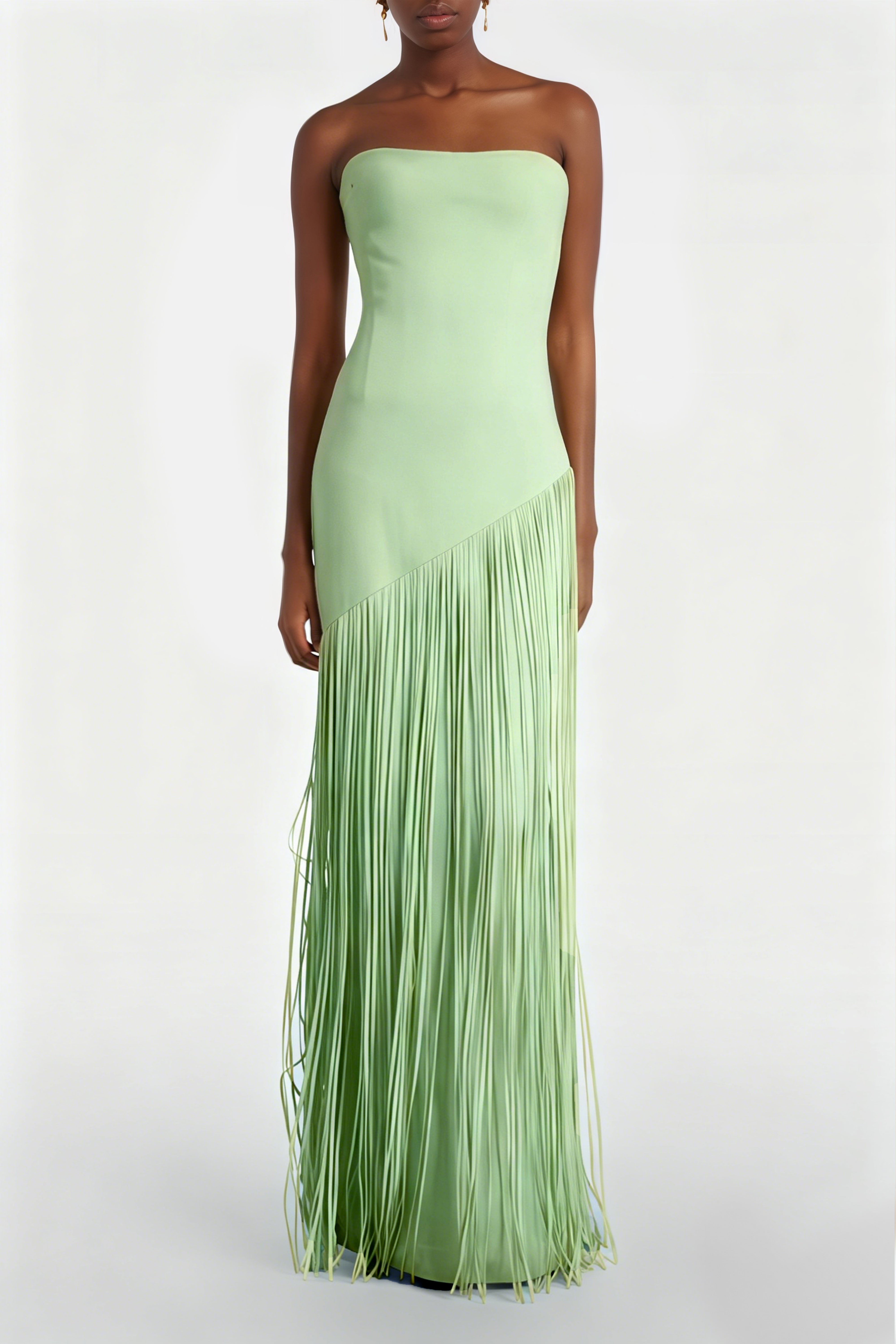 فستان ماكسي من كايتانا باللون الأخضر الزمردي مع حواف وبتصميم يشبه الرداء