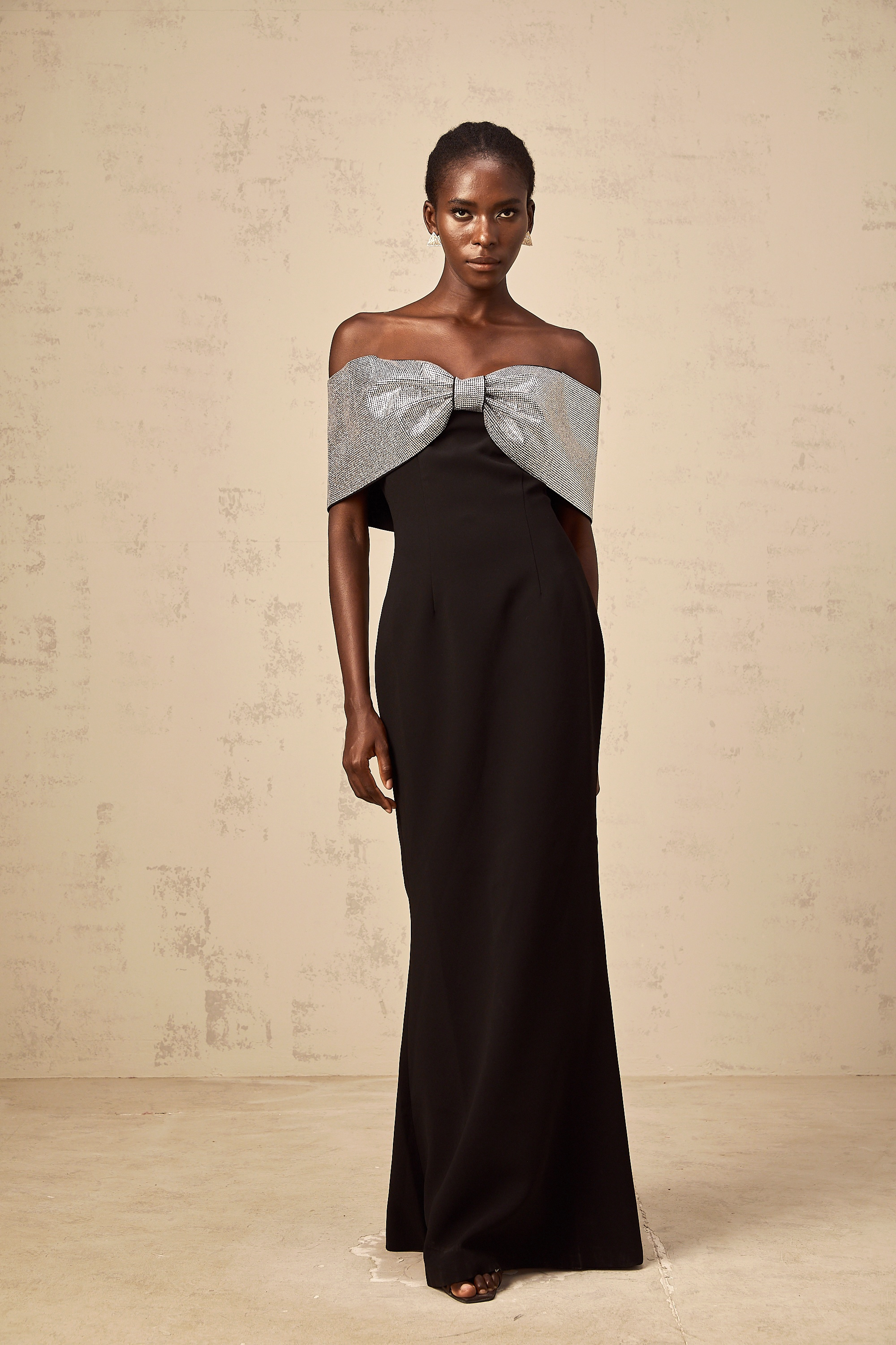 فستان ماكسي مضلع بتفاصيل فيونكة من إيليان