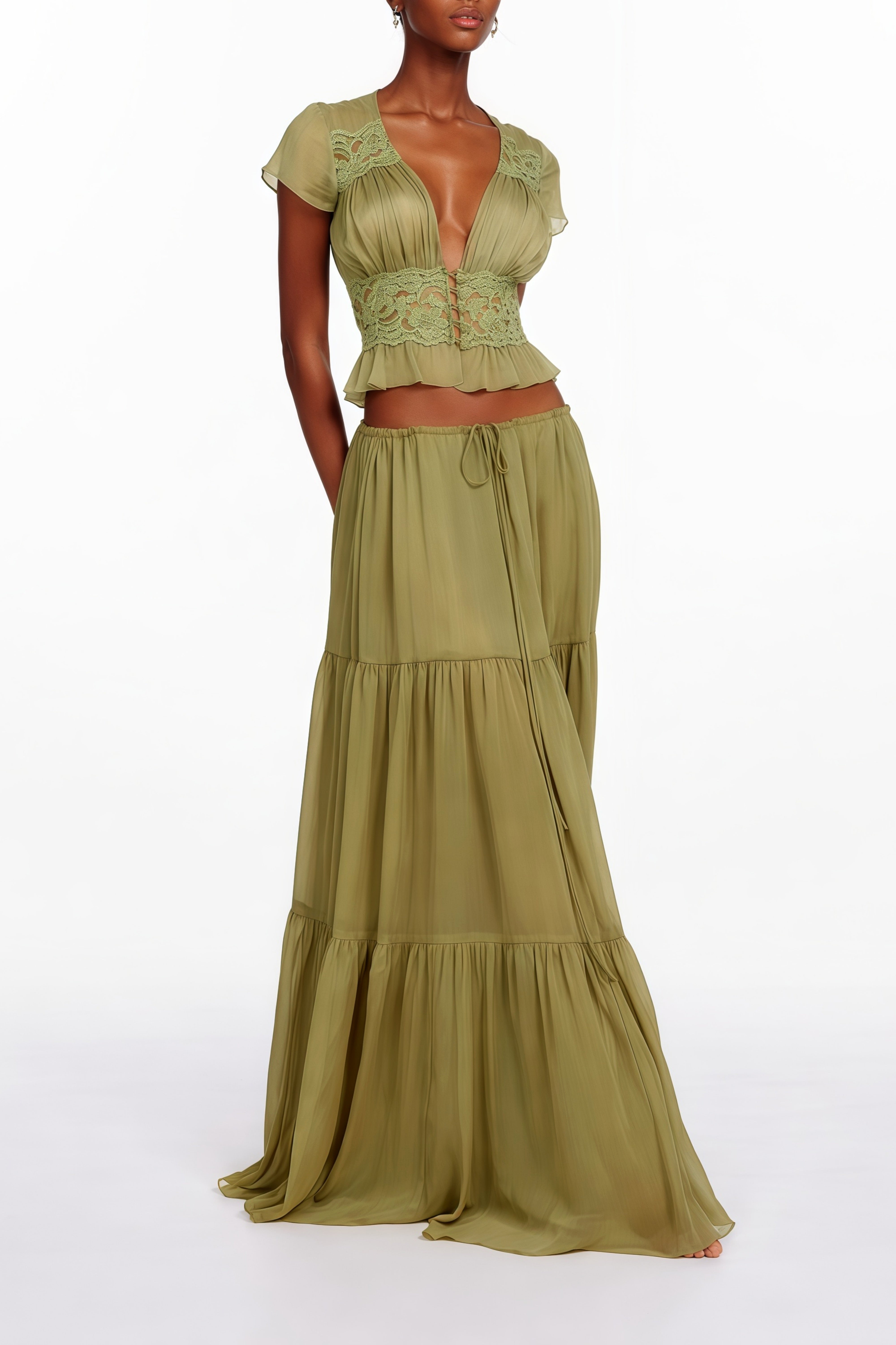 طقم بلوزة وتنورة من الشيفون المزين بالدانتيل والأزهار الخضراء