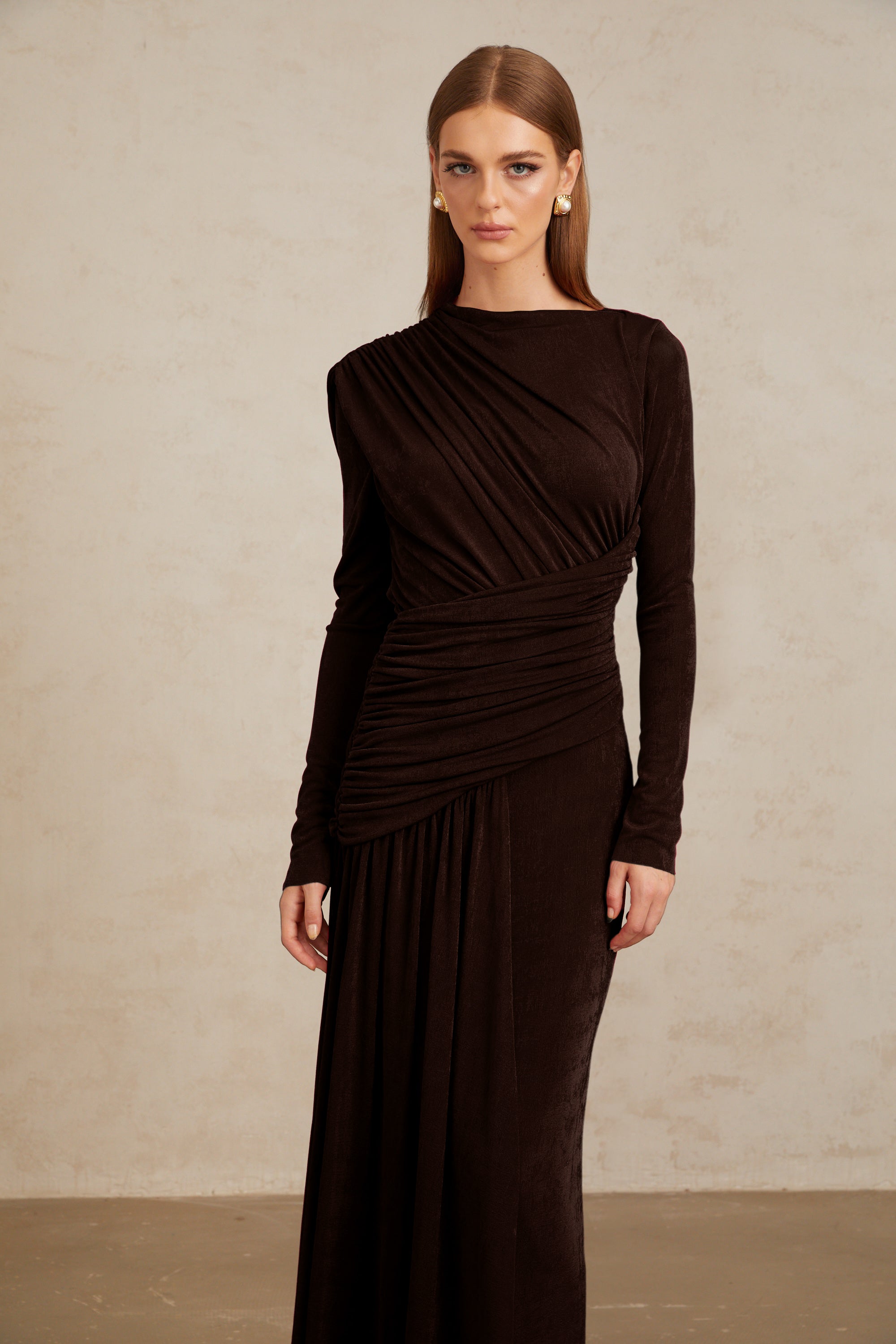 فستان ماكسي بني مكشكش من تشارم