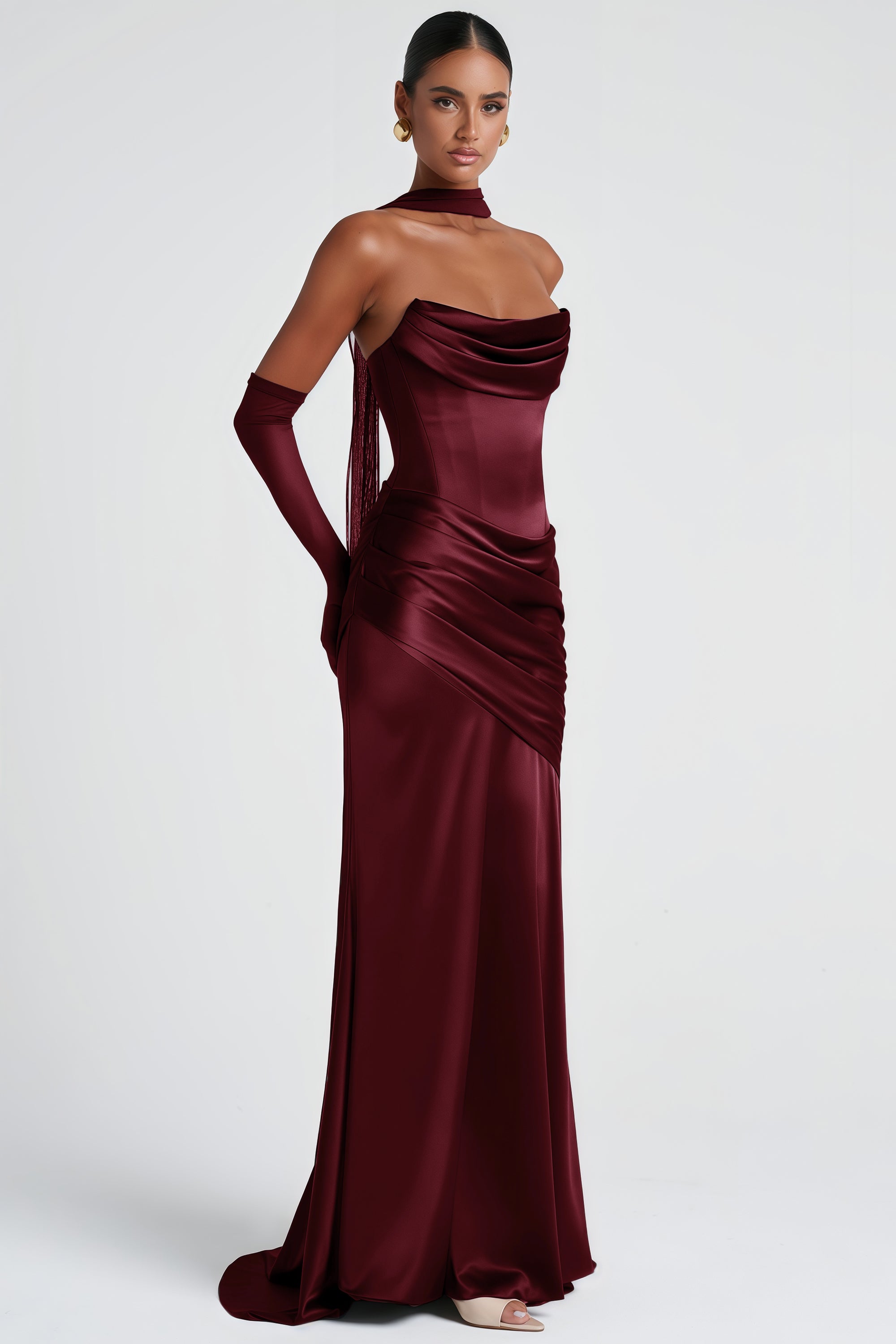 Marilou Brown gerafftes Satin-Maxikleid