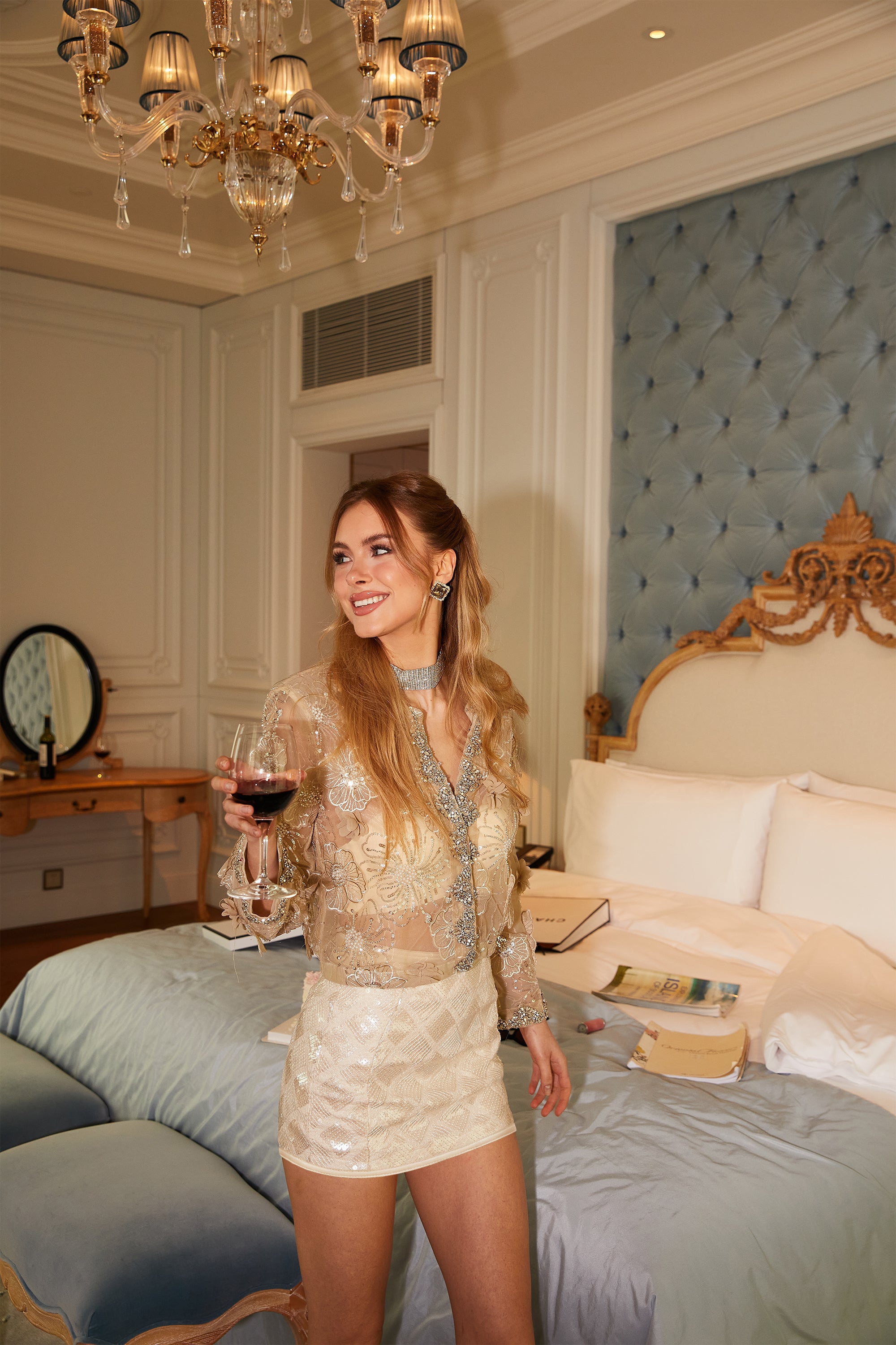 تنورة إيزابيل القصيرة المزينة بالترتر