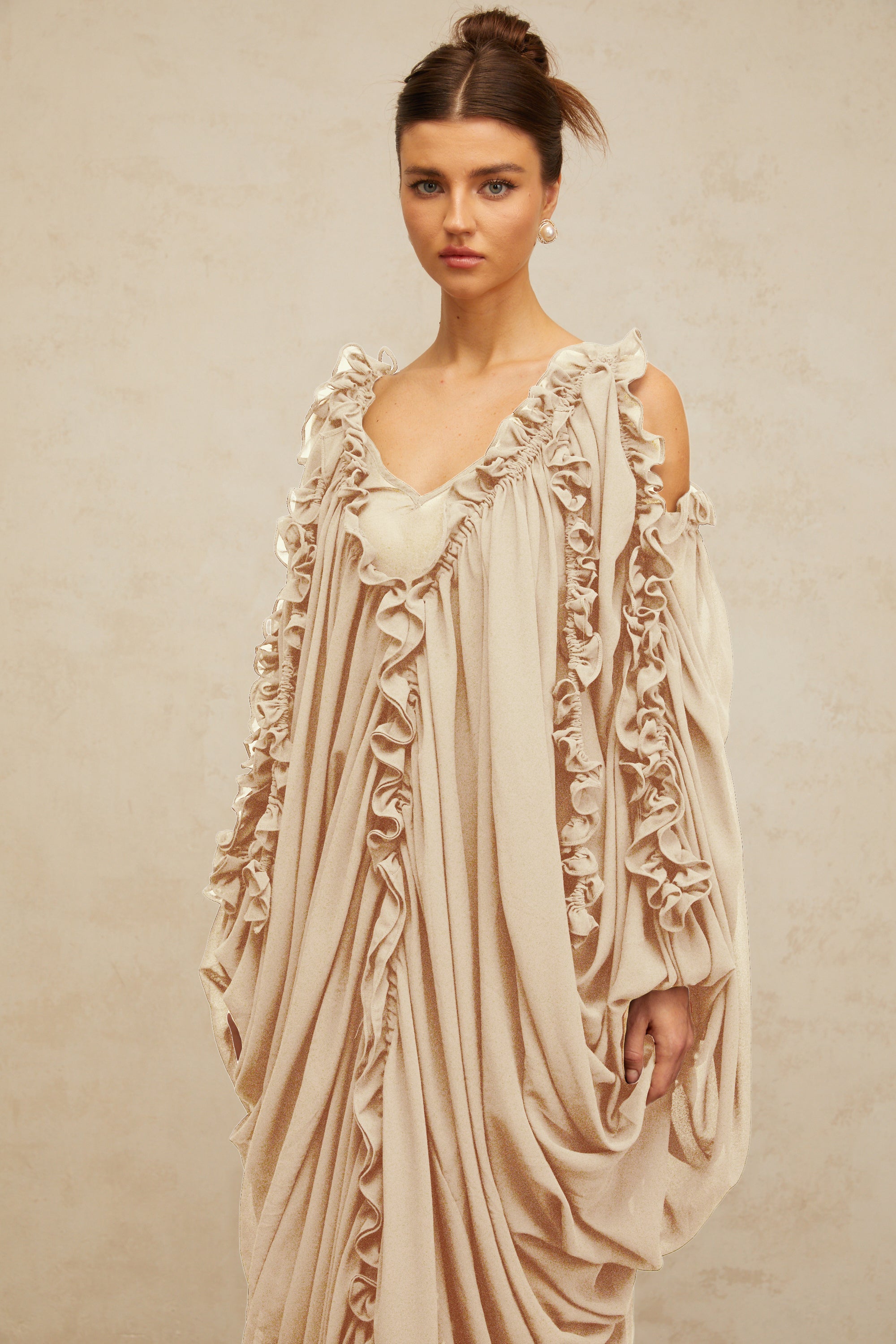 فستان ماكسي من التول مع حواف مكشكشة من أجلاي