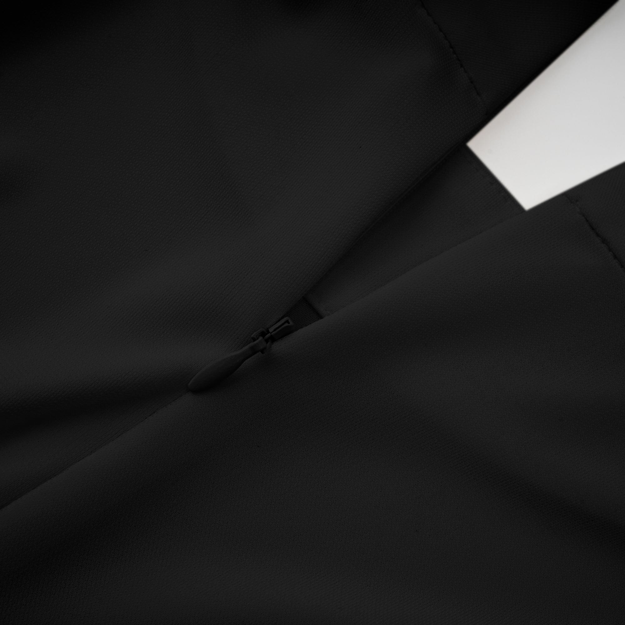 فستان ماكسي أبيض بياقة مدورة من Mystérieuse