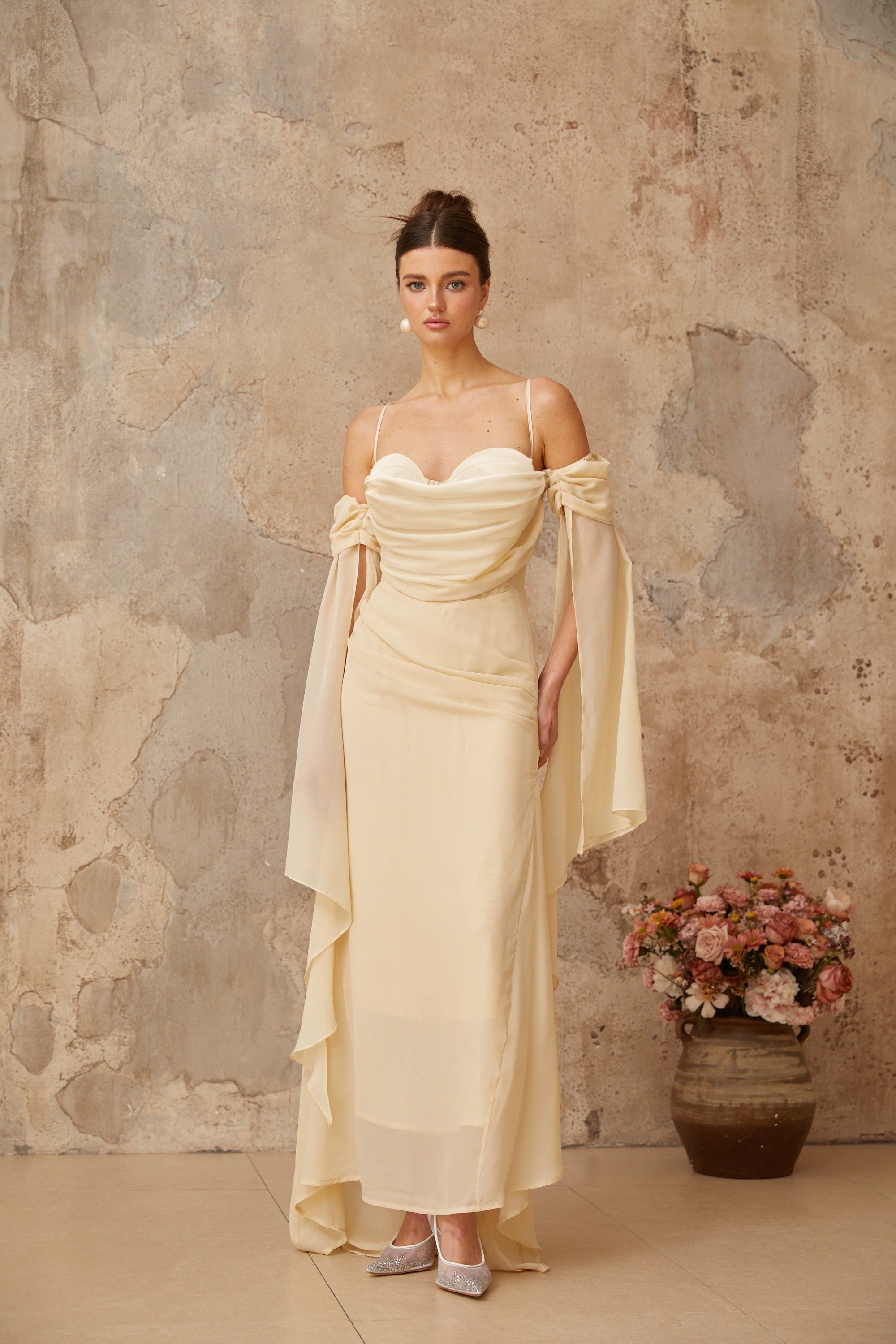 فستان طويل من الشيفون بكشكشة محايد من ميلوزين