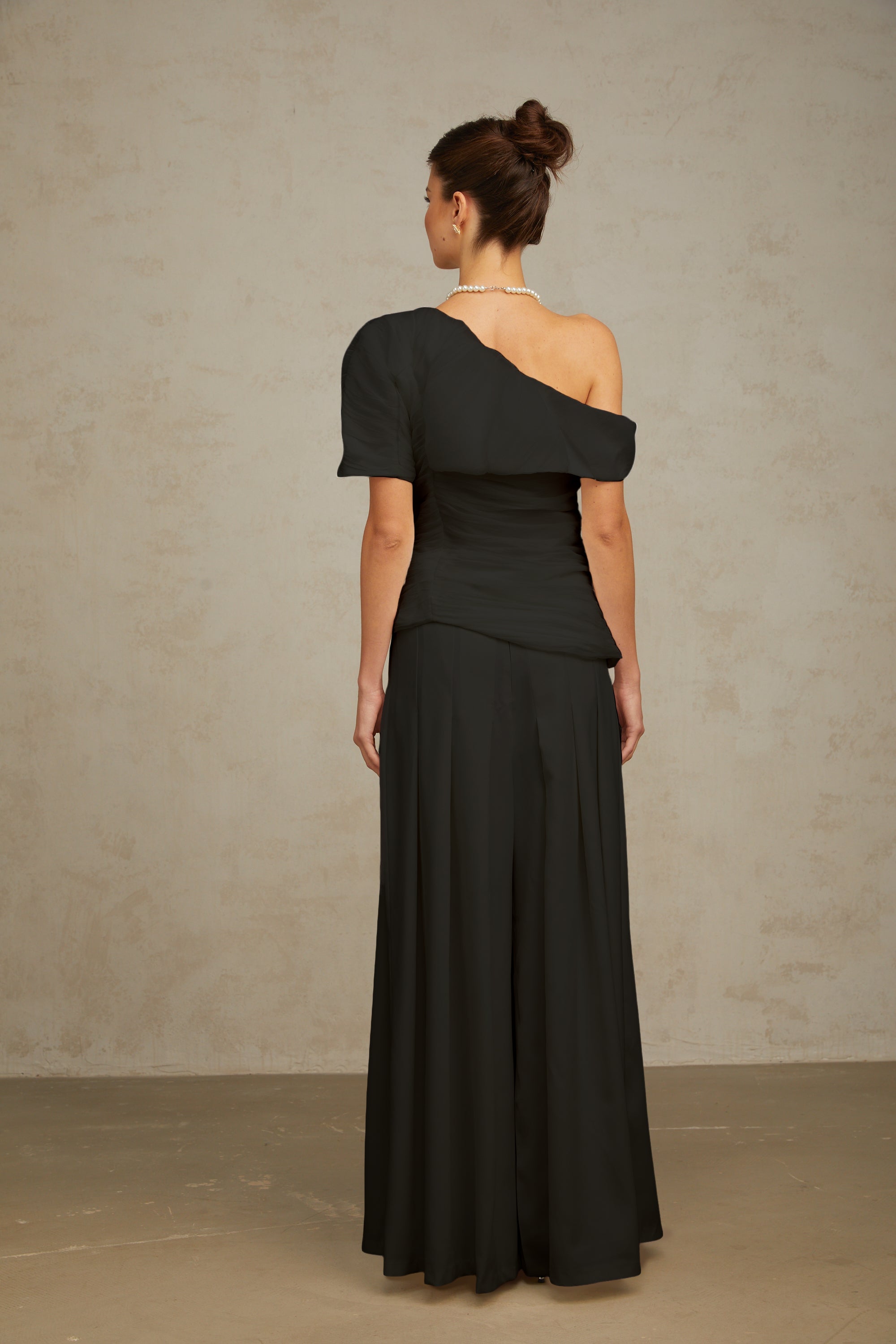 Passendes Set aus Oberteil und Hose „Adèle“ mit Bügelfalten in Schwarz