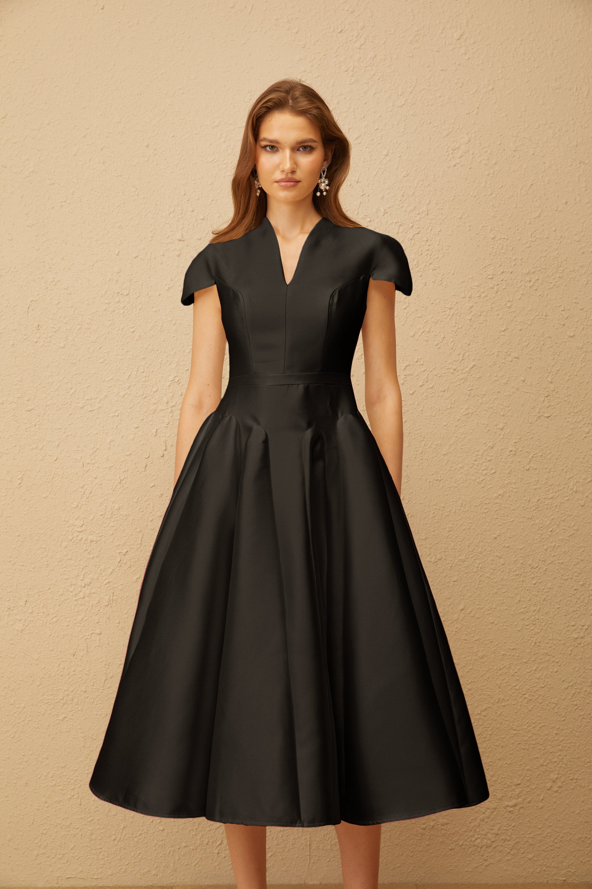 Aventin Rotes Midikleid im Godet-Design