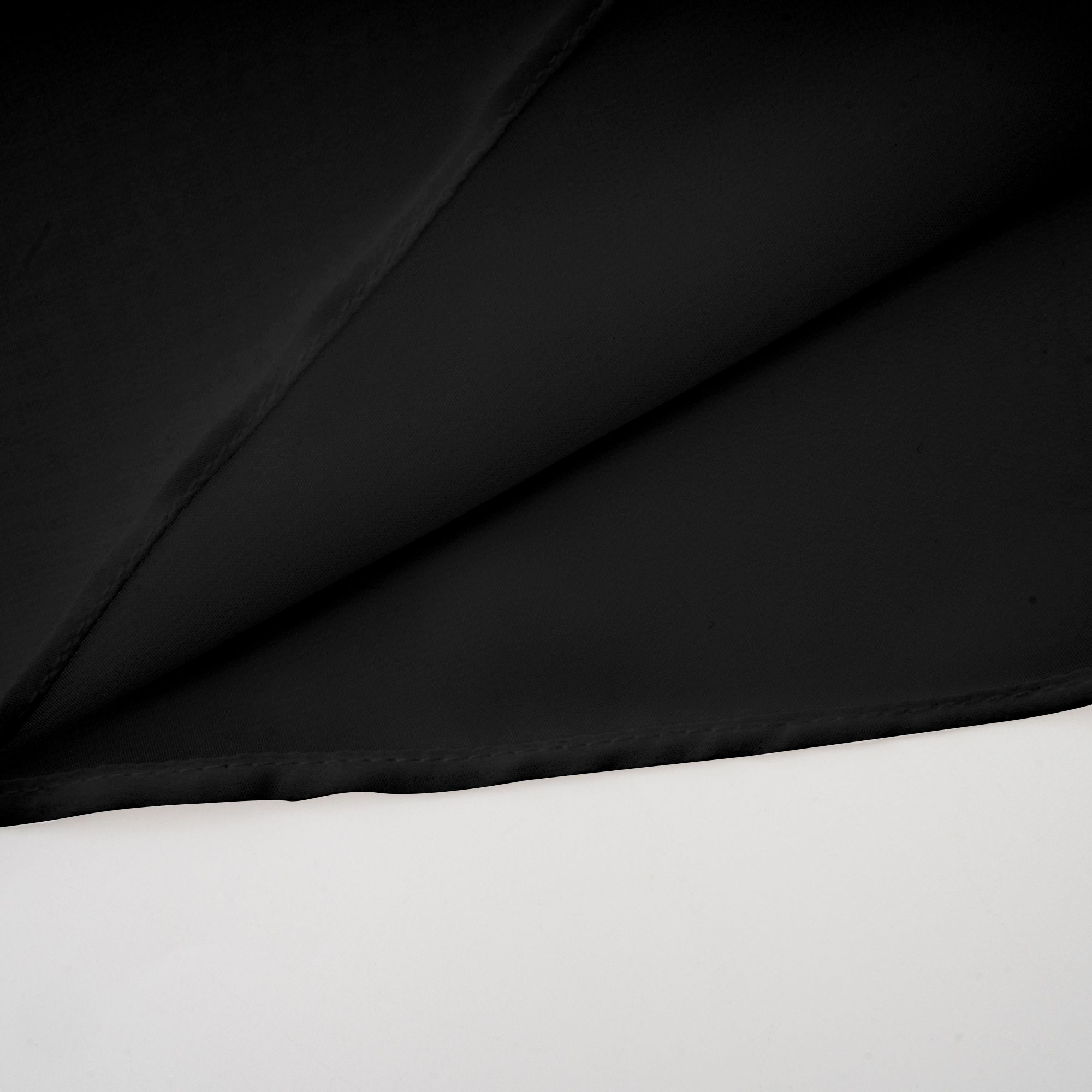 طقم أندريا بلوزة وتنورة من التول غير المتماثل باللون الأسود