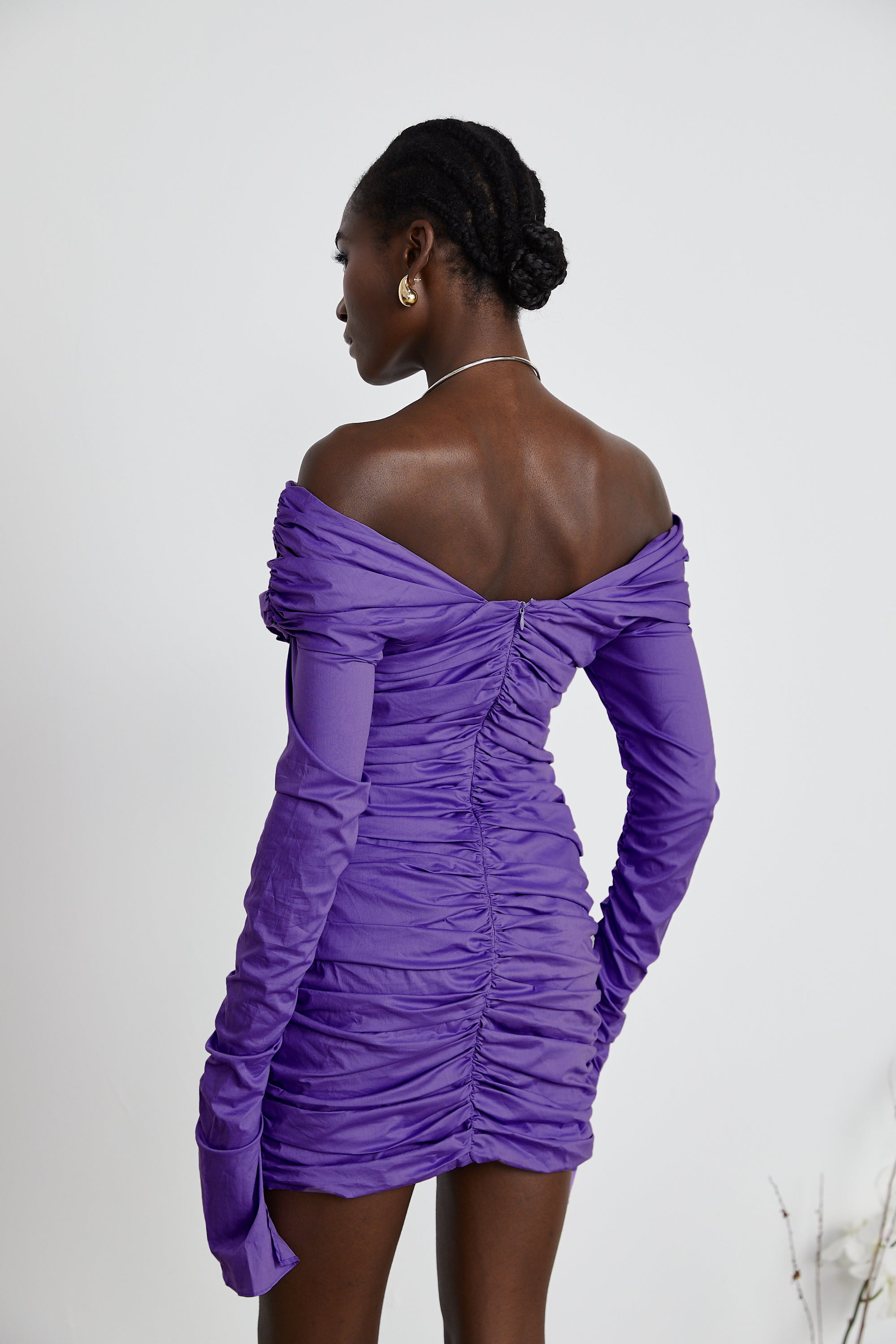 Apolline – Lilafarbenes, schulterfreies, gerüschtes Minikleid