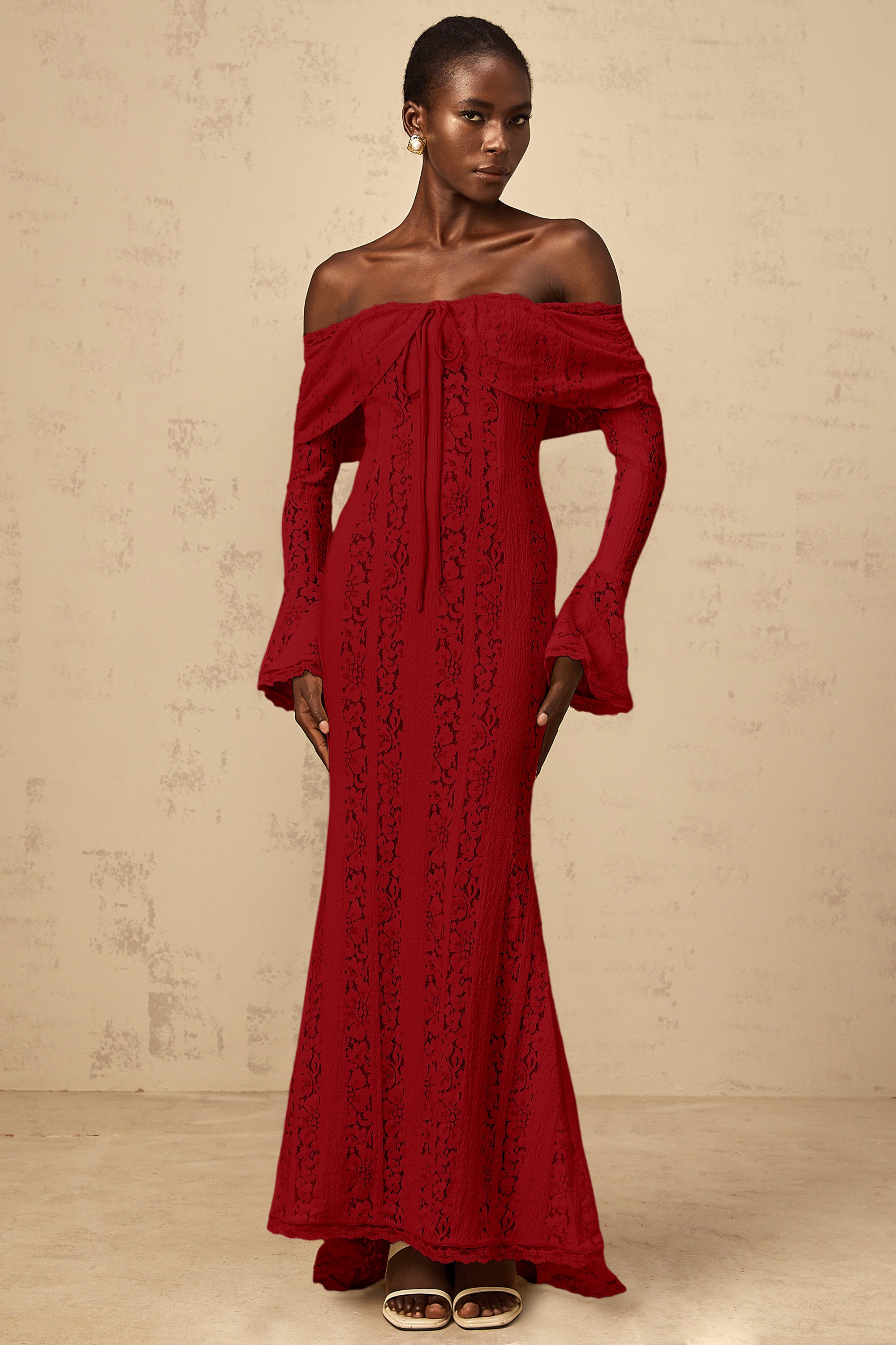 Émeline floral lace train-design maxi dress in Red