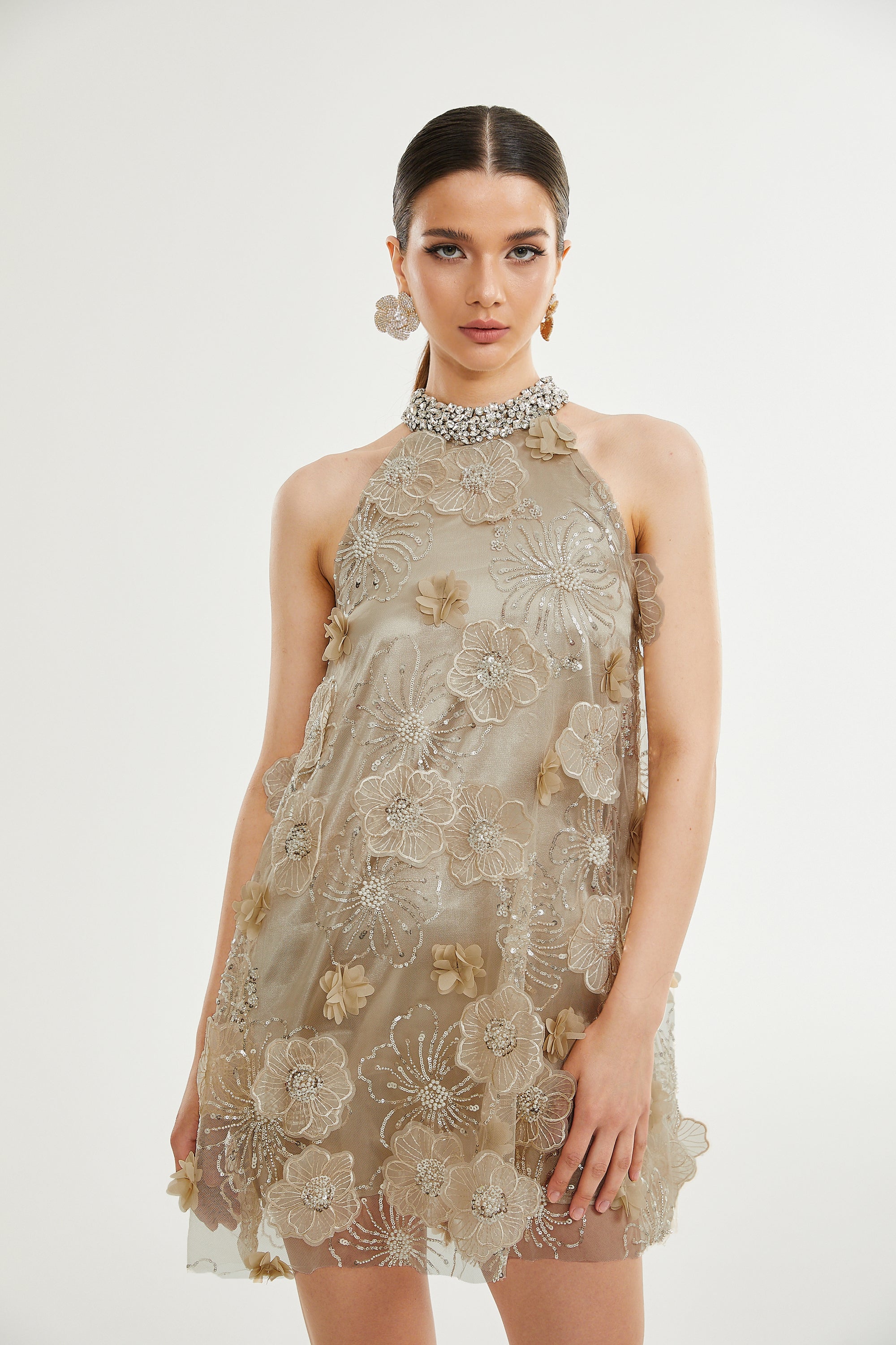 فستان ليان قصير مزين بالزهور