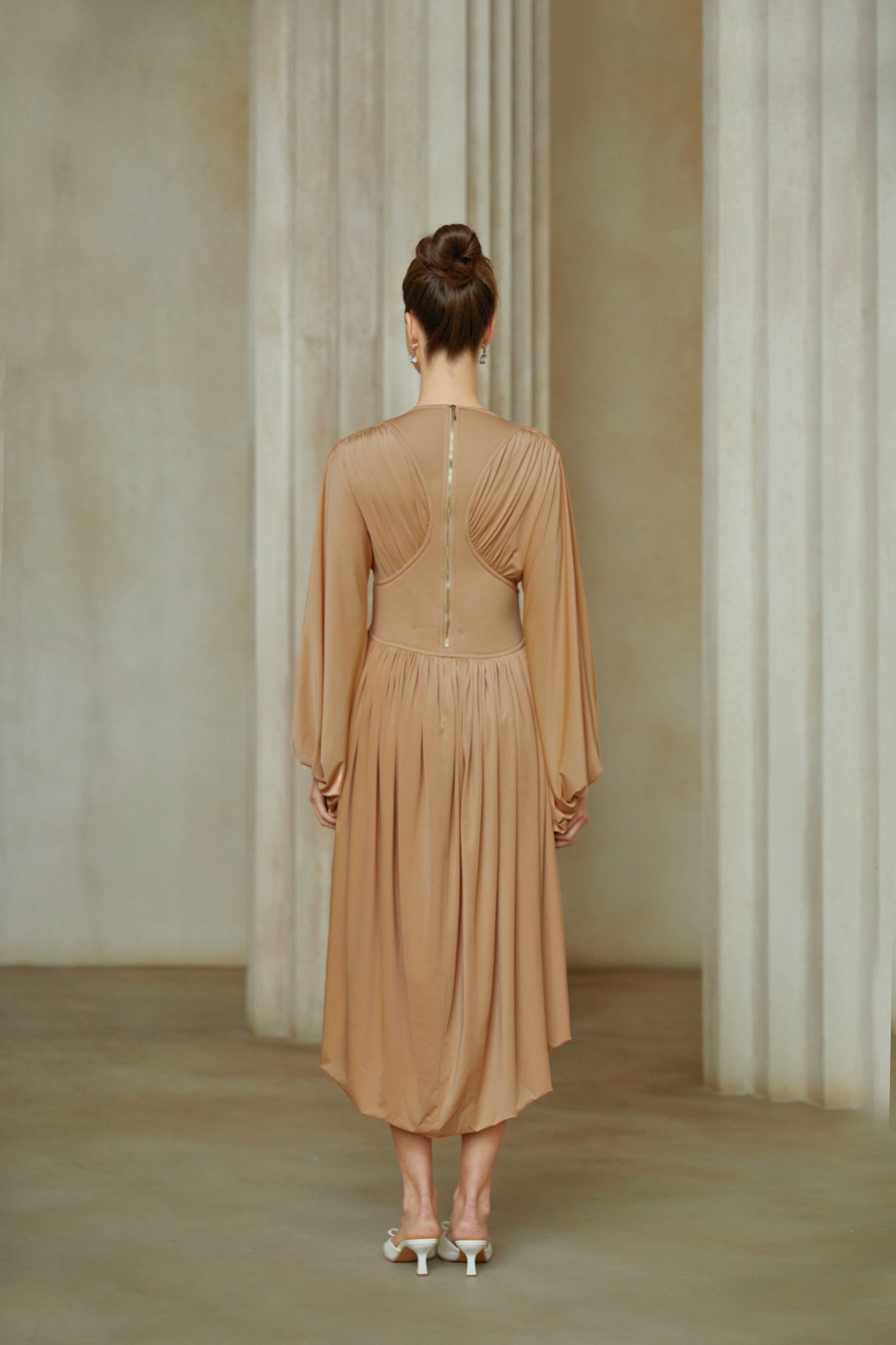 Kenza – Rosa, asymmetrisches, plissiertes Midikleid