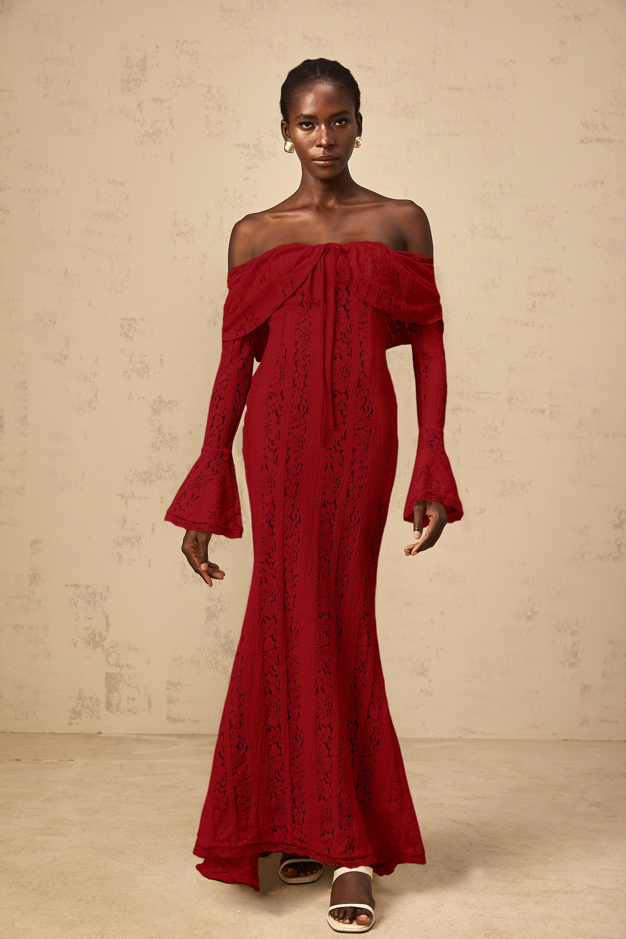 Émeline floral lace train-design maxi dress in Red
