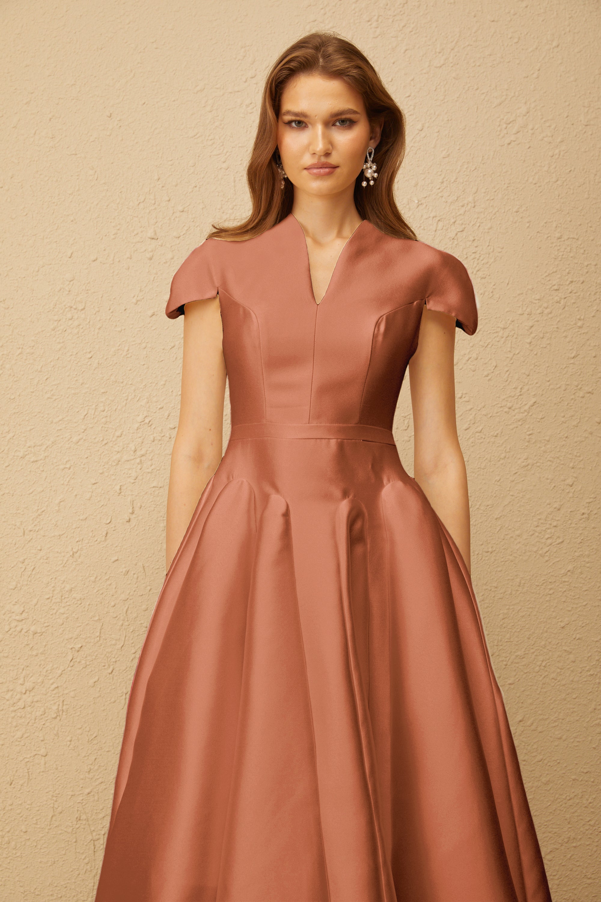 Aventin Rotes Midikleid im Godet-Design