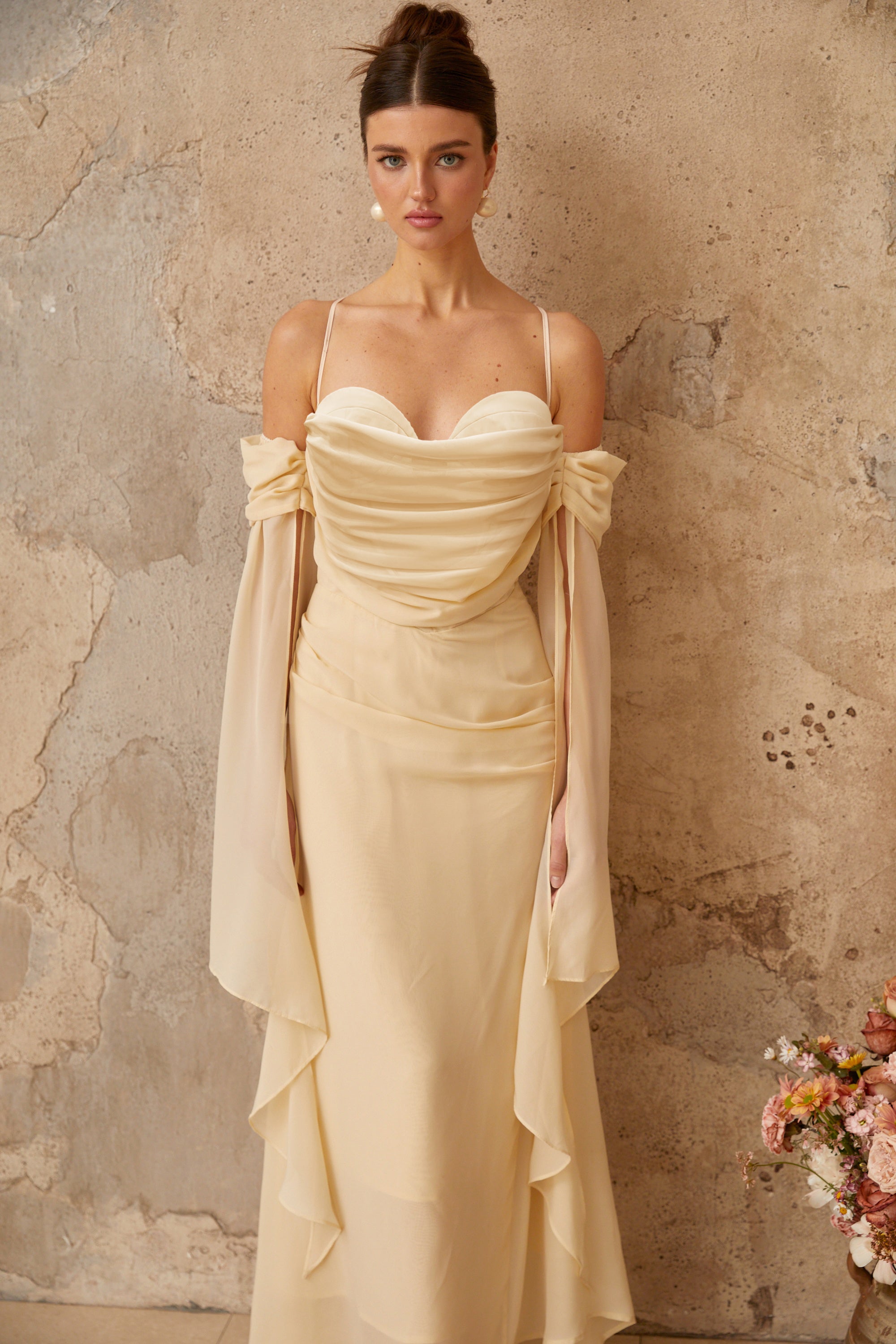 فستان طويل من الشيفون بكشكشة محايد من ميلوزين