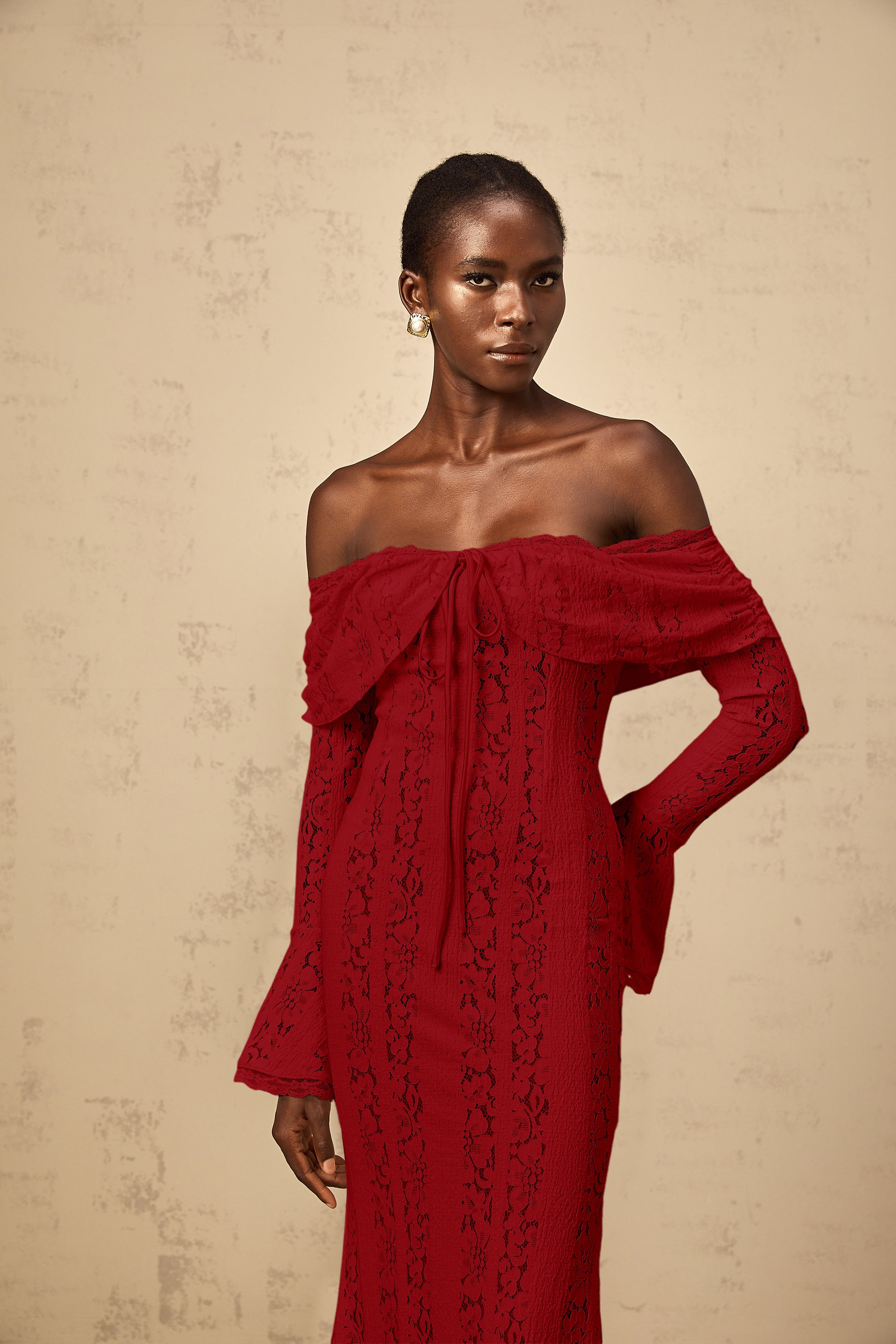 Émeline floral lace train-design maxi dress in Red