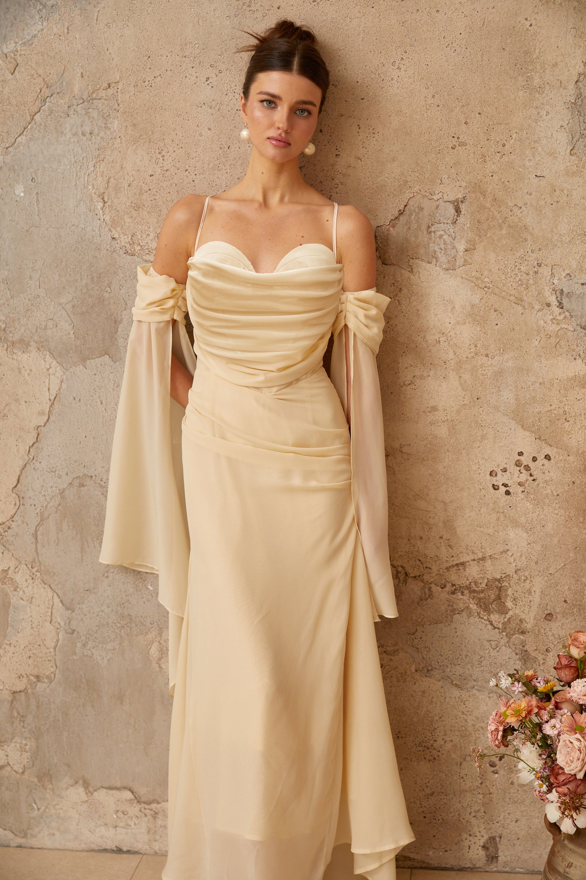 فستان طويل من الشيفون بكشكشة محايد من ميلوزين