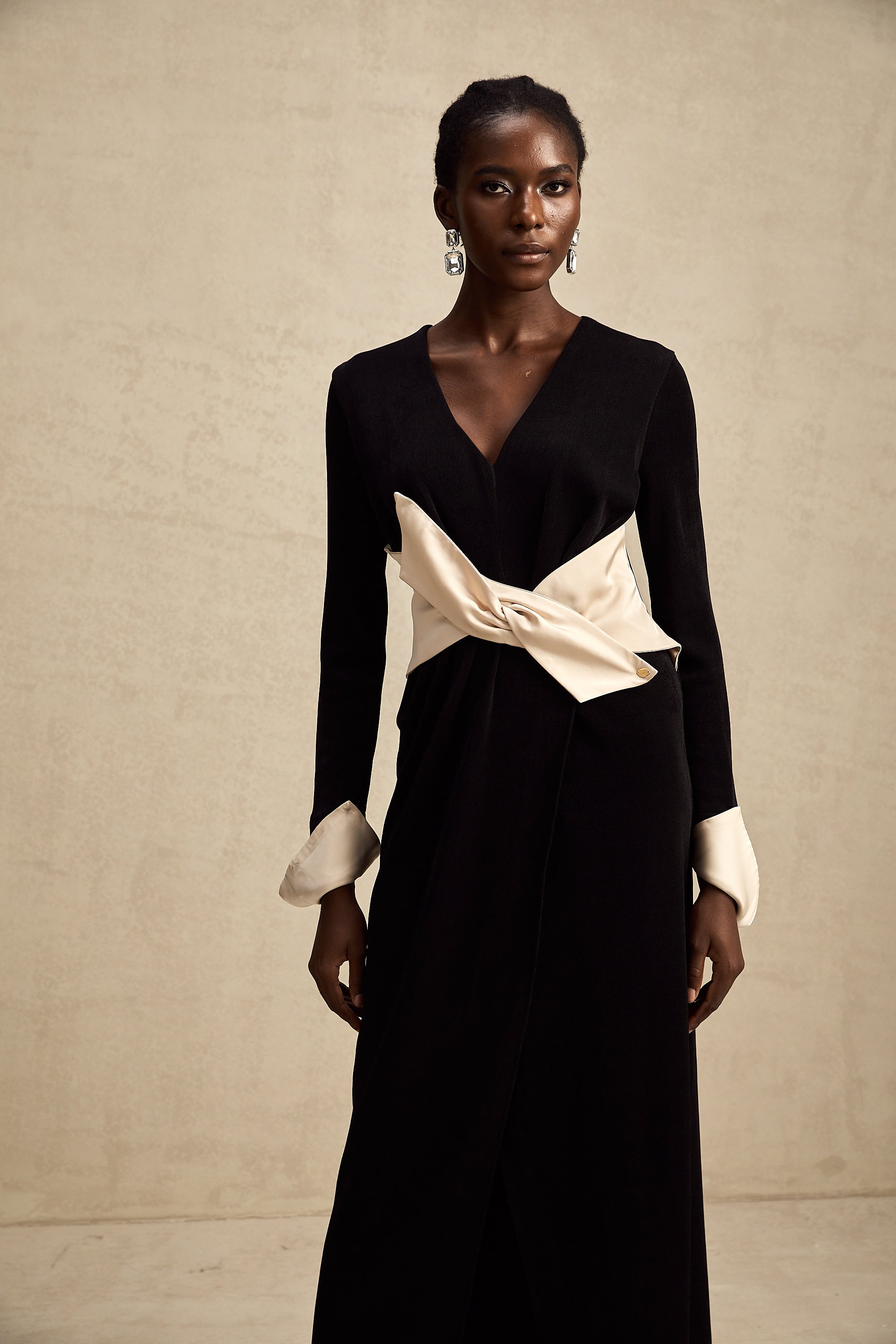 Karine contrast-color bowknot v-neck maxi dress