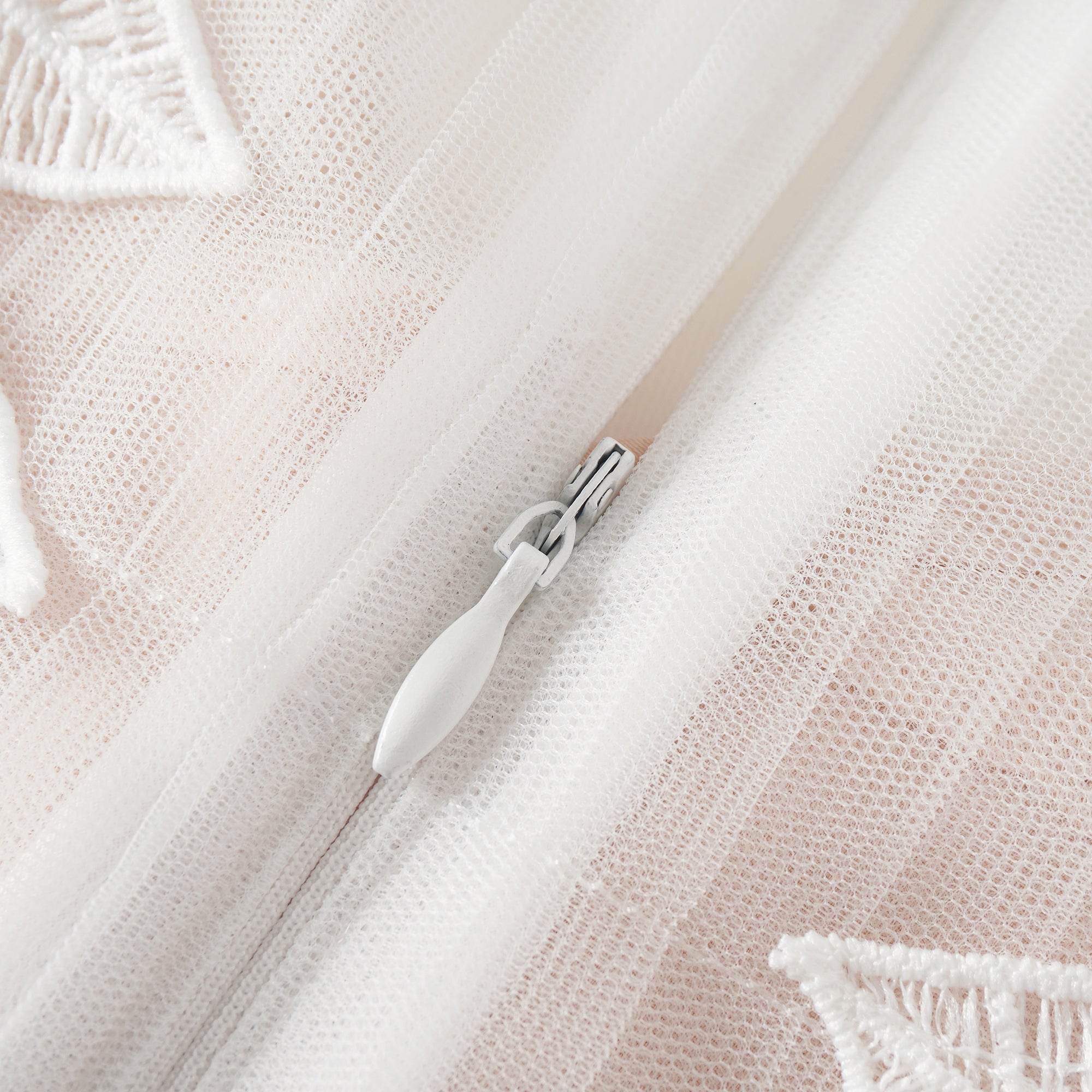 فستان أنابيل متوسط الطول من التول مزين بالزهور