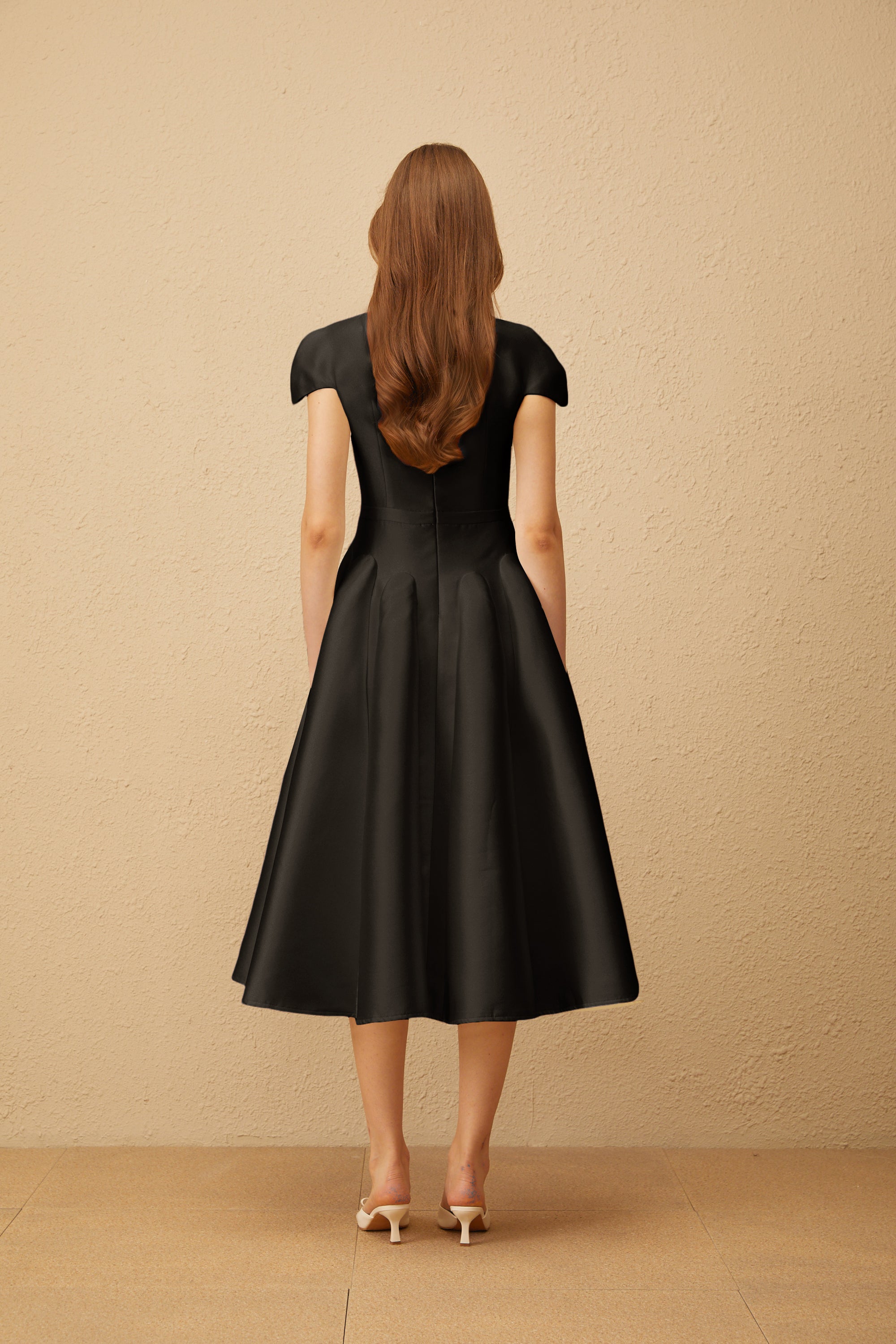 Aventin Rotes Midikleid im Godet-Design