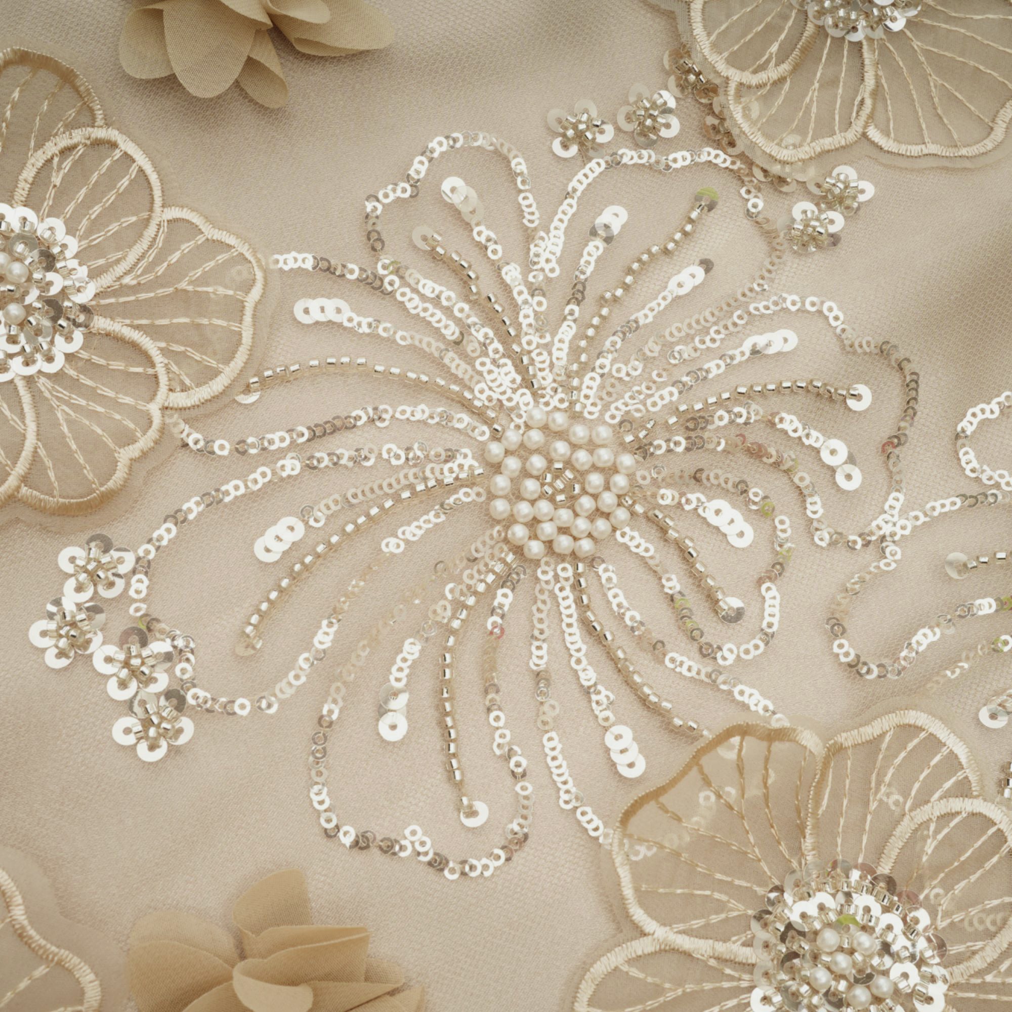 فستان ليان قصير مزين بالزهور