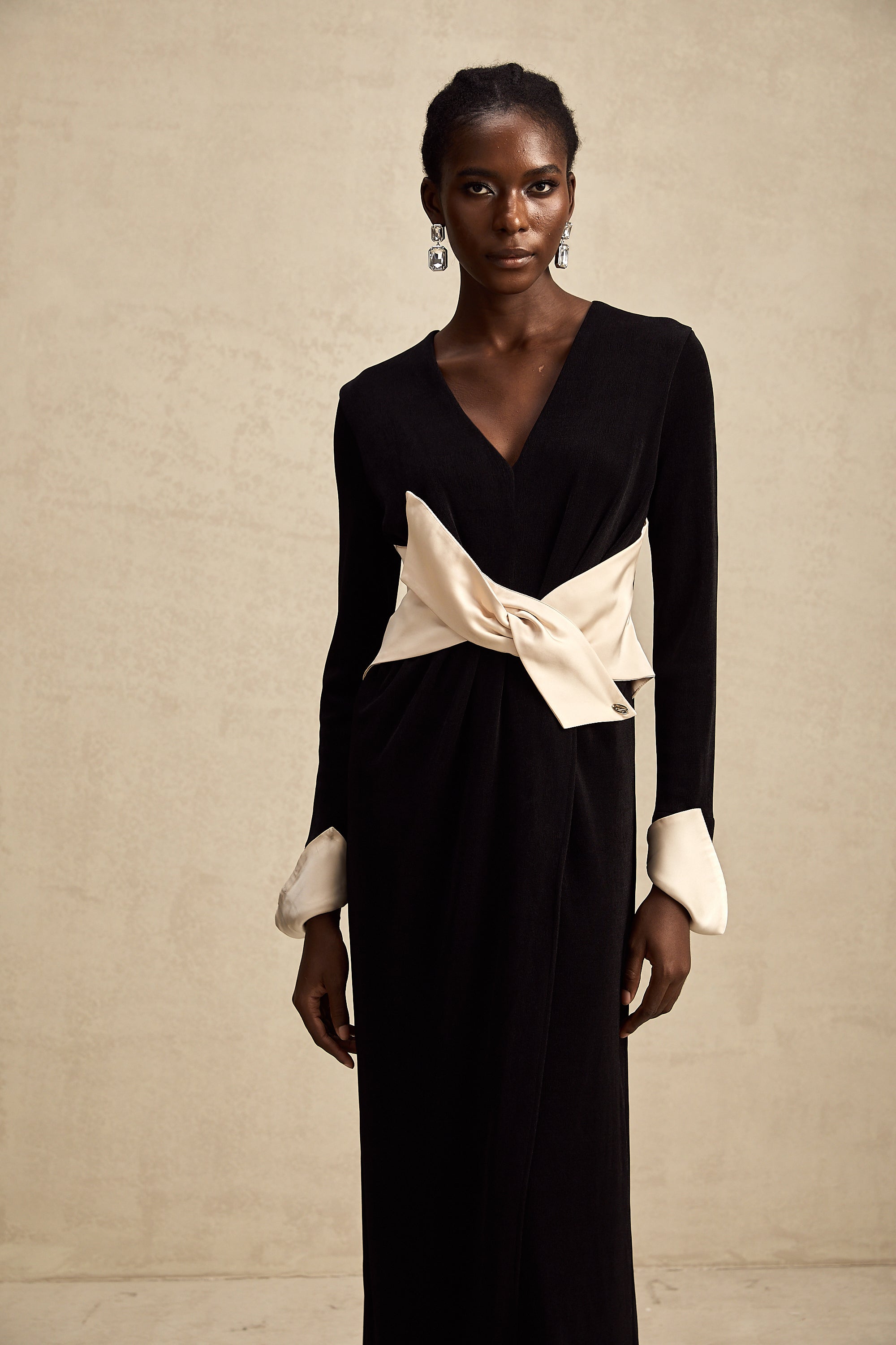 Karine contrast-color bowknot v-neck maxi dress