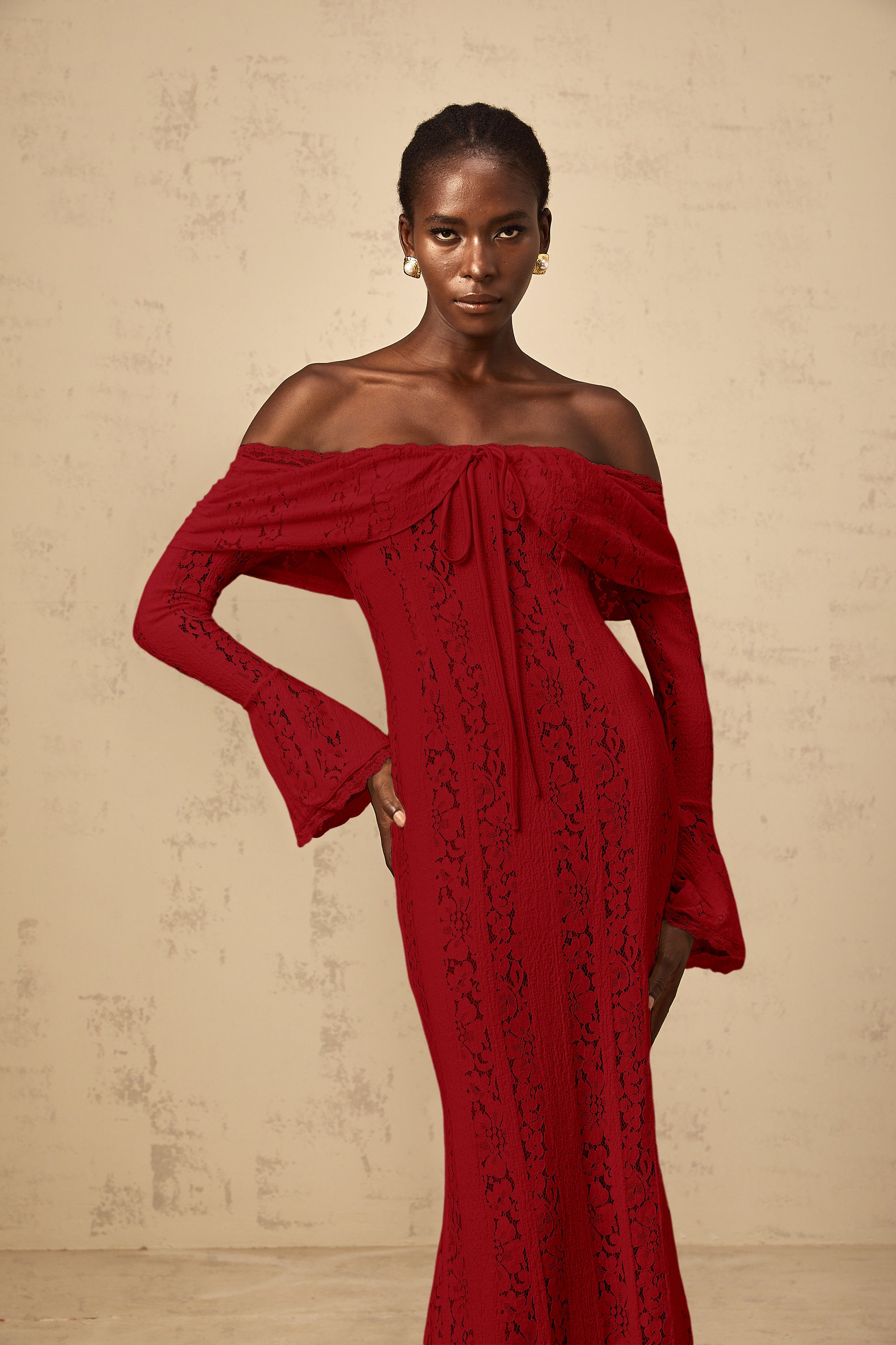 Émeline floral lace train-design maxi dress in Red