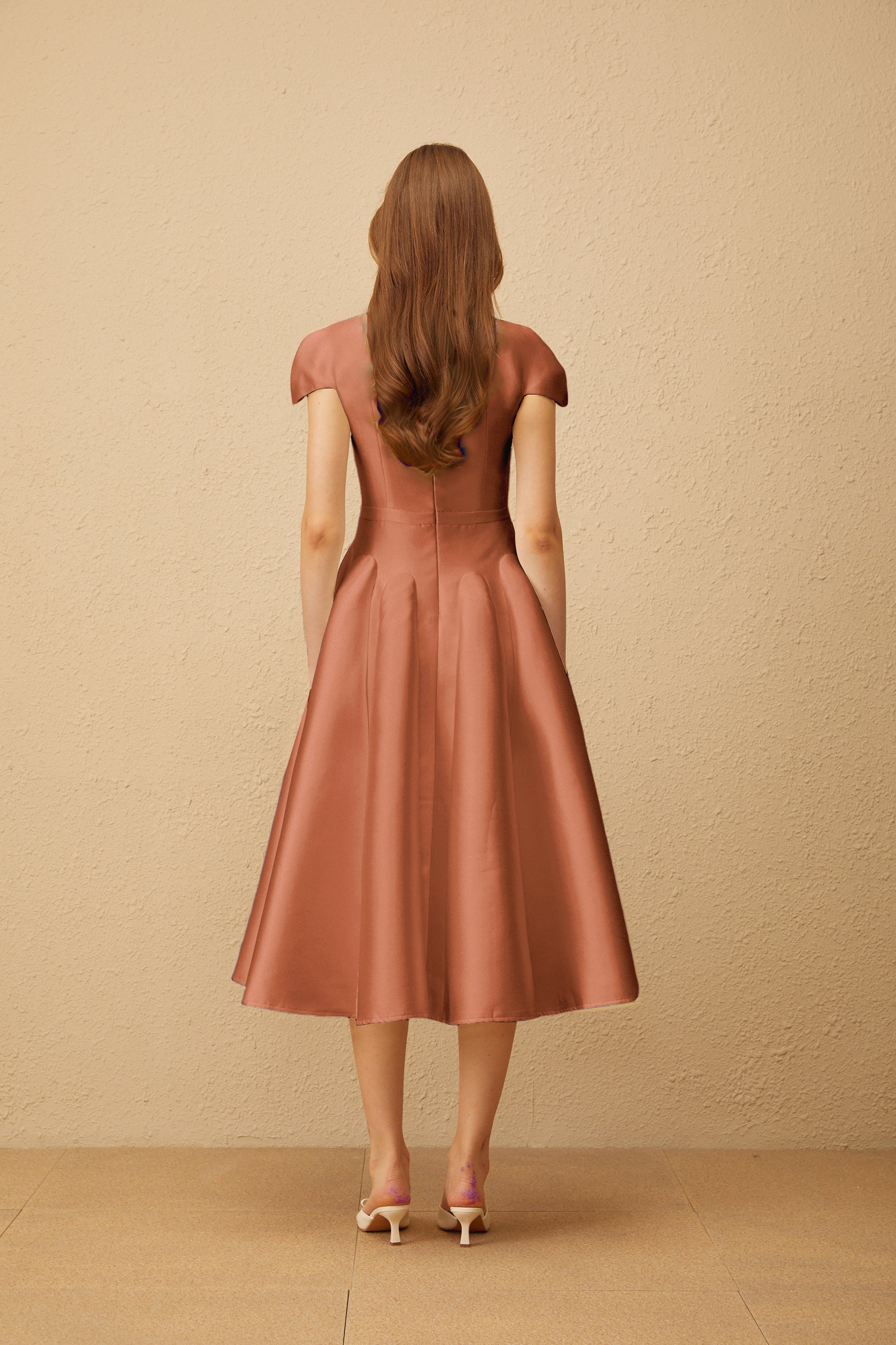 Aventin Rotes Midikleid im Godet-Design