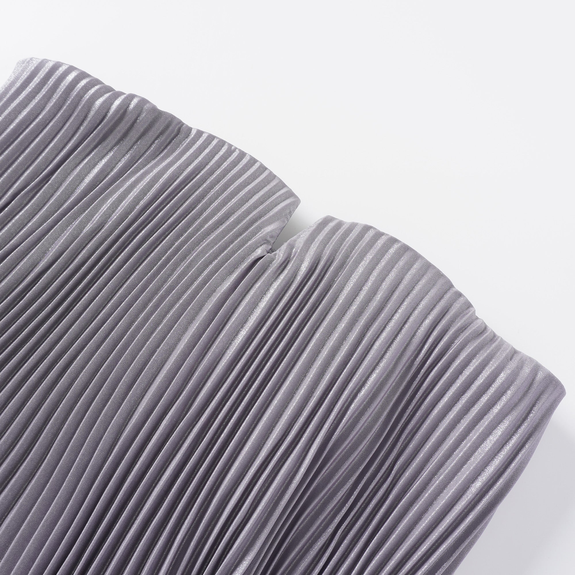 فستان ماكسي ساتان أرجواني مطوي بالكامل