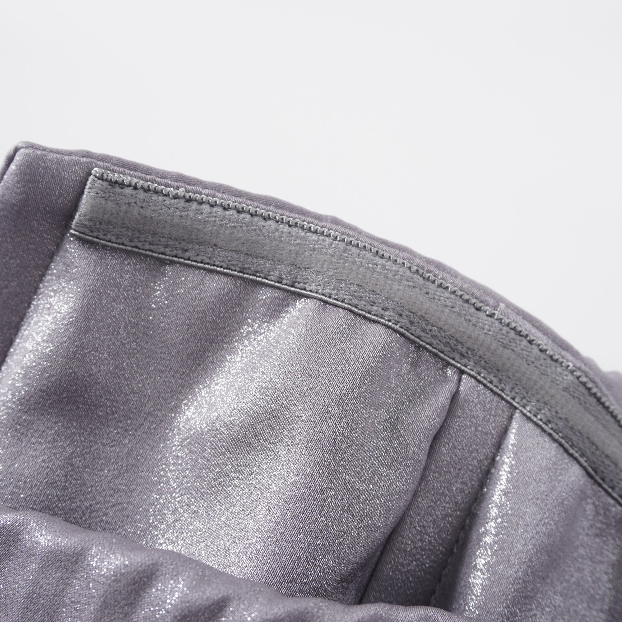 فستان ماكسي ساتان أرجواني مطوي بالكامل