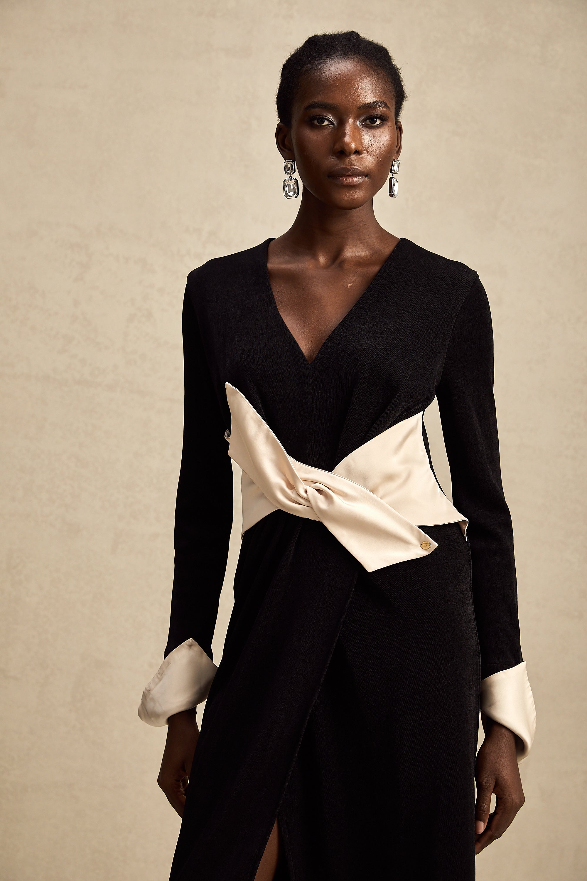 Karine contrast-color bowknot v-neck maxi dress