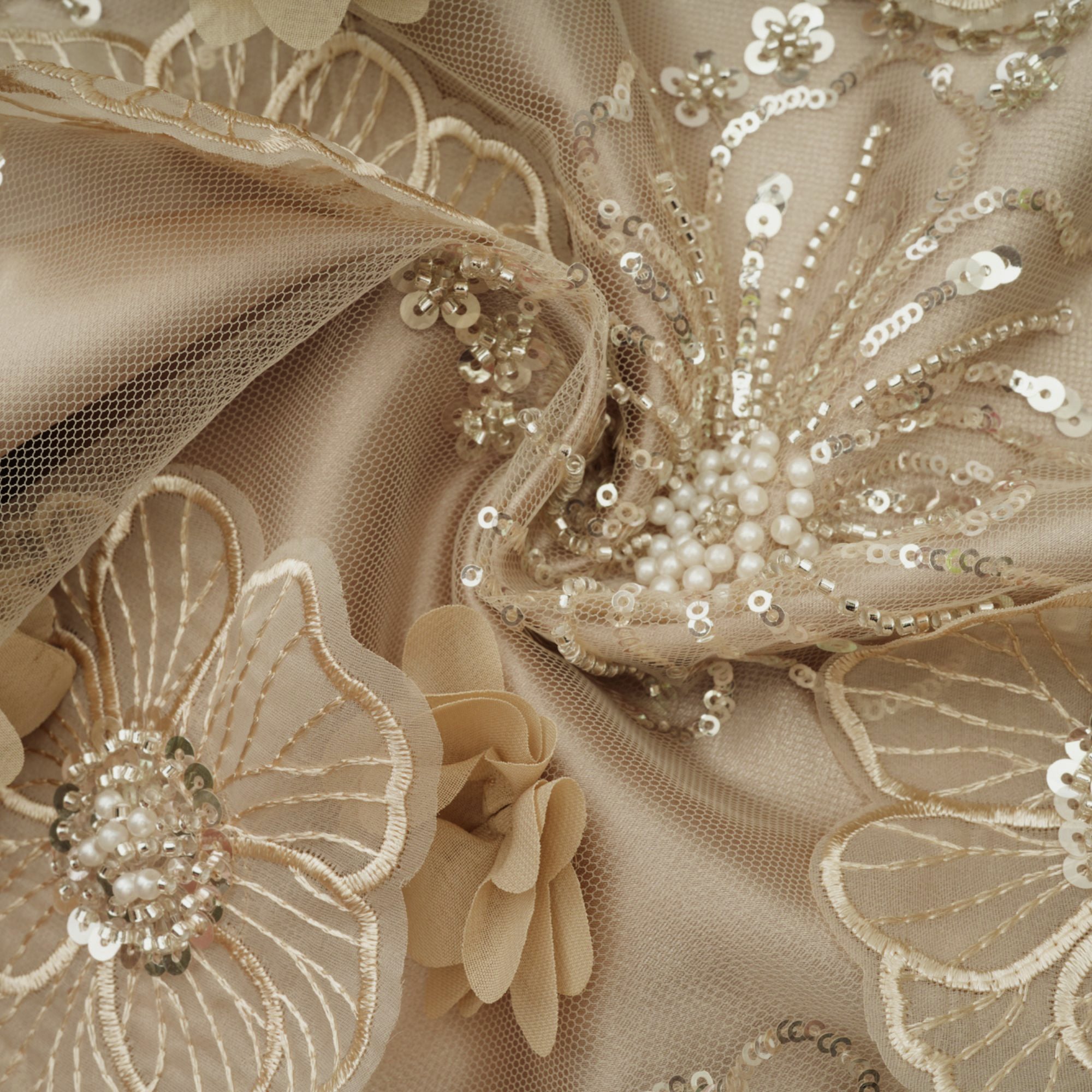 فستان ليان قصير مزين بالزهور