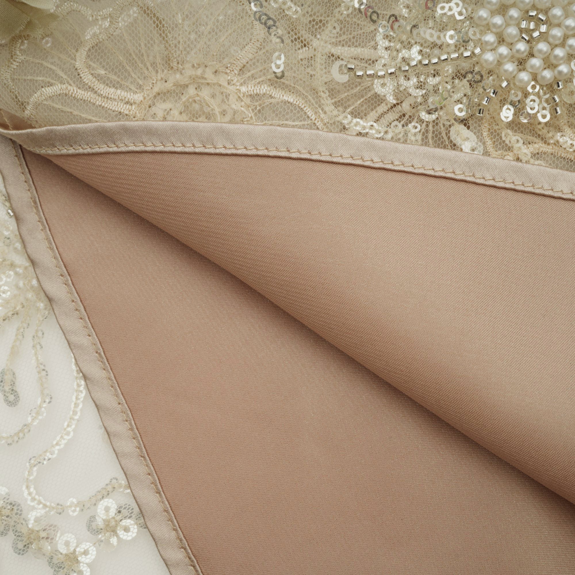 فستان ليان قصير مزين بالزهور