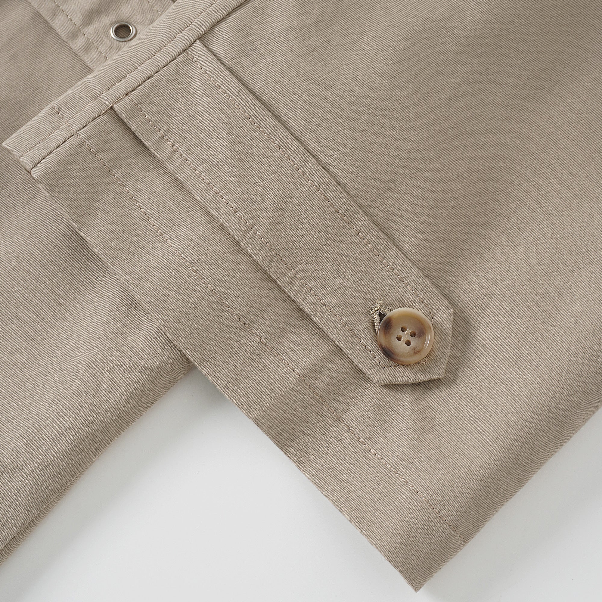 معطف ترينش قصير بلون الكاكي ذو صفين أزرار من ساندرا