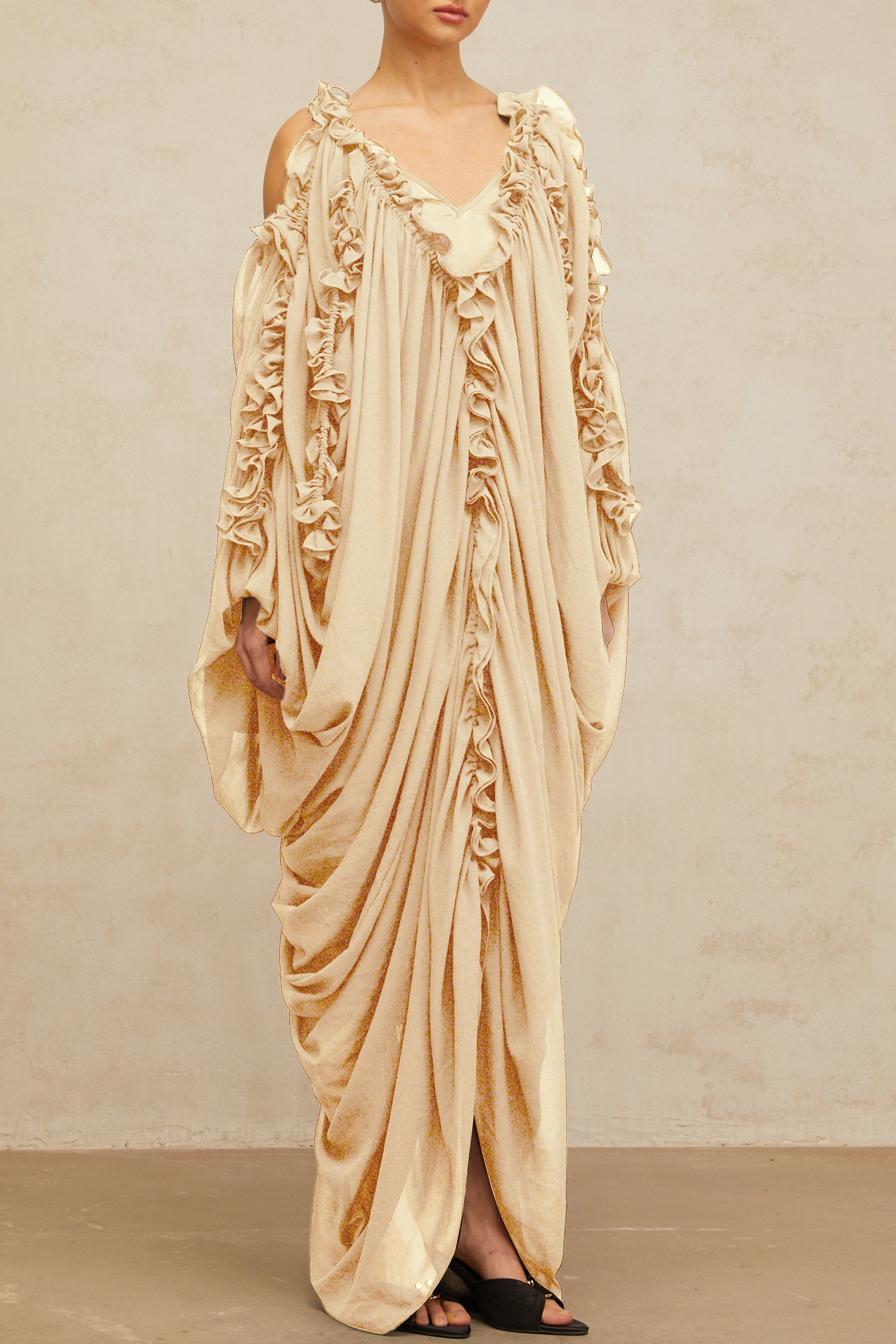 Aglaé Maxikleid aus Tüll mit Rüschenbesatz in neutralen Farbtönen (Endverkauf)