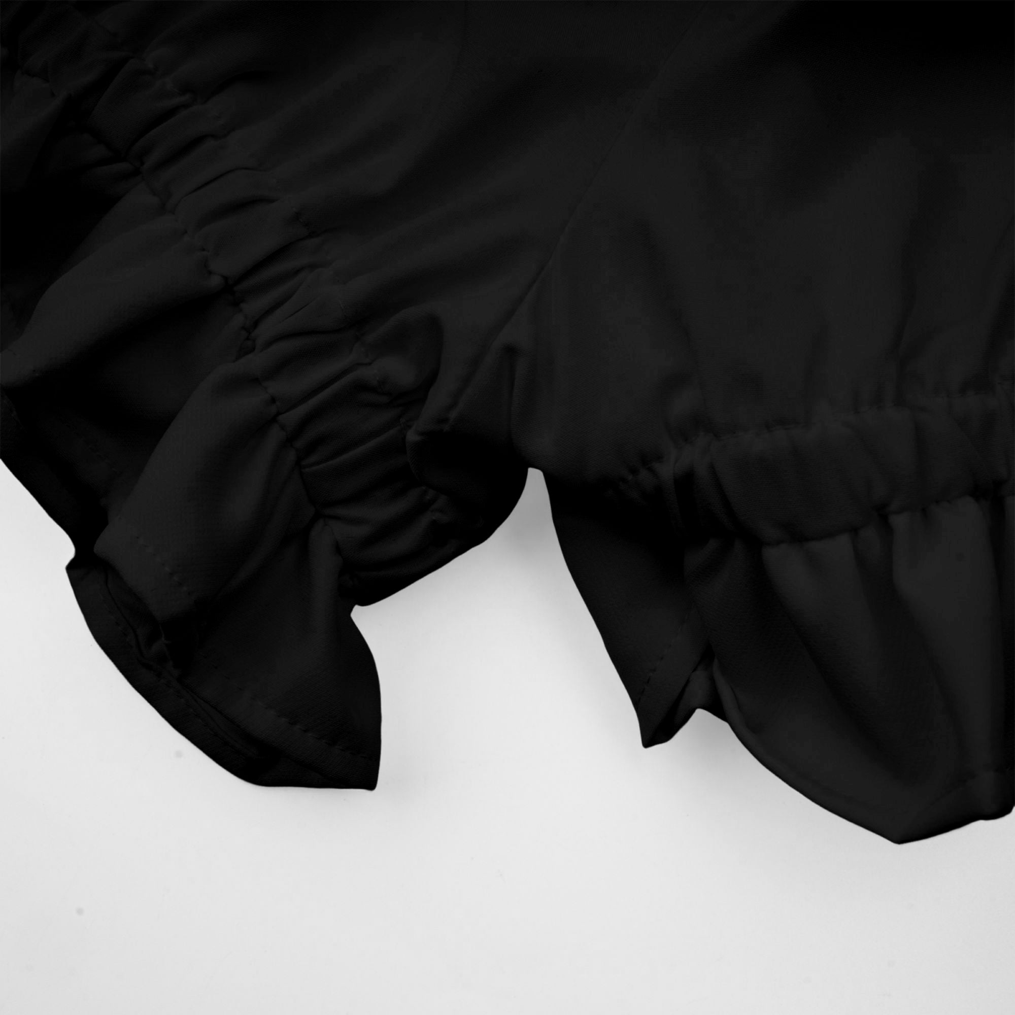 طقم أندريا بلوزة وتنورة من التول غير المتماثل باللون الأسود