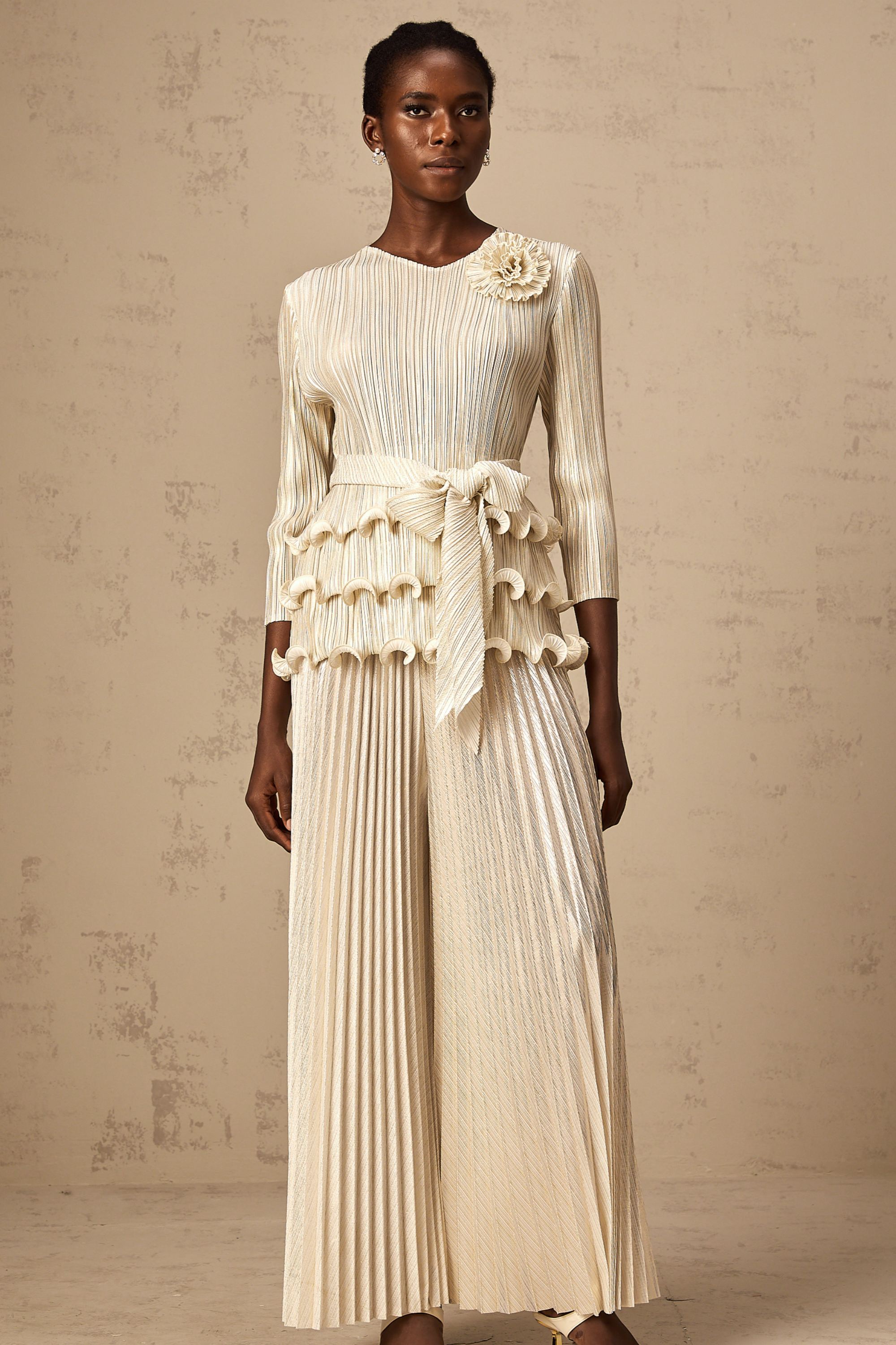 بلوزة وبنطلون مطويان مزينان بنقشة زهور من كلوريس