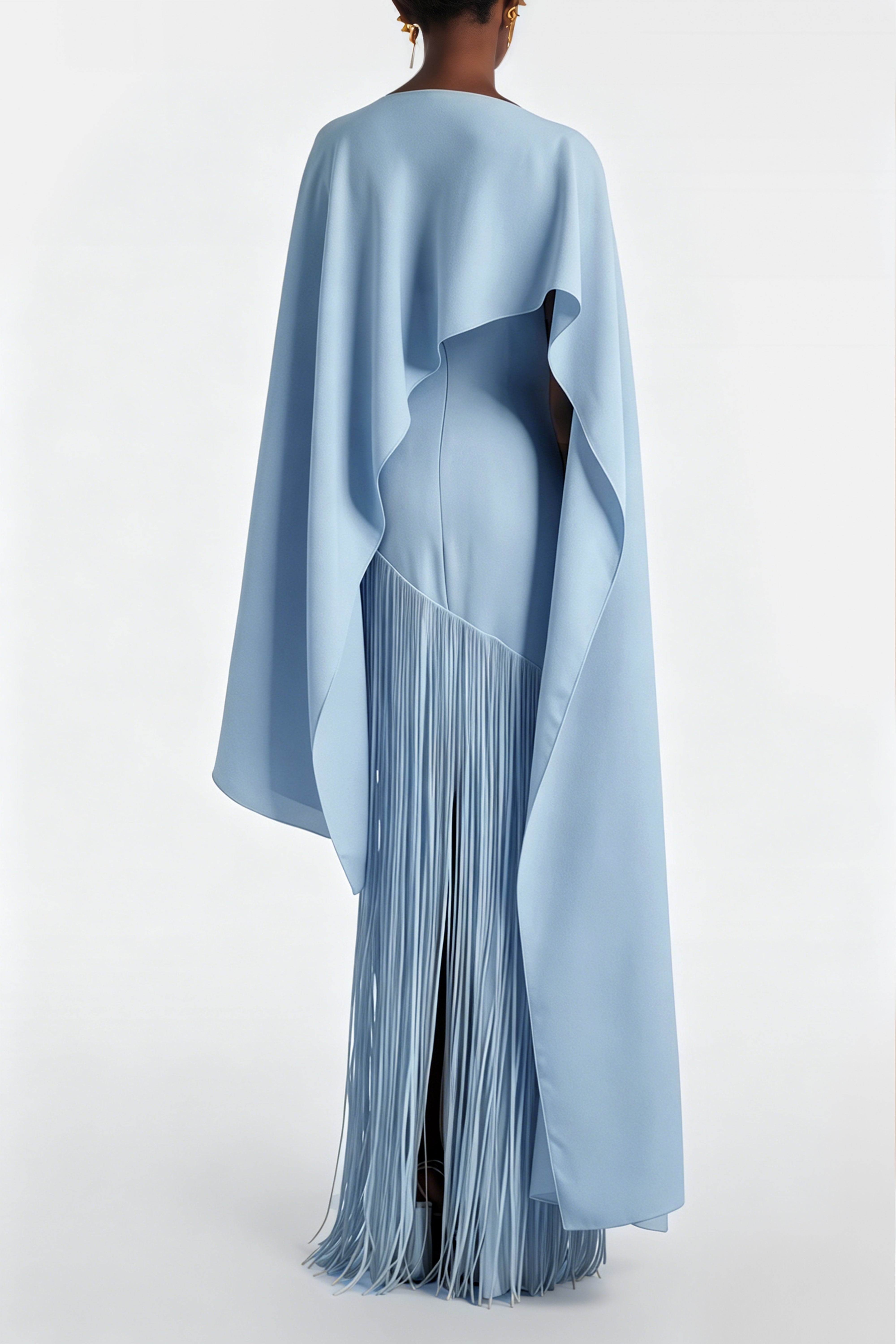 فستان ماكسي من كايتانا باللون الأزرق الياقوتي مع حواف وبتصميم يشبه الرداء