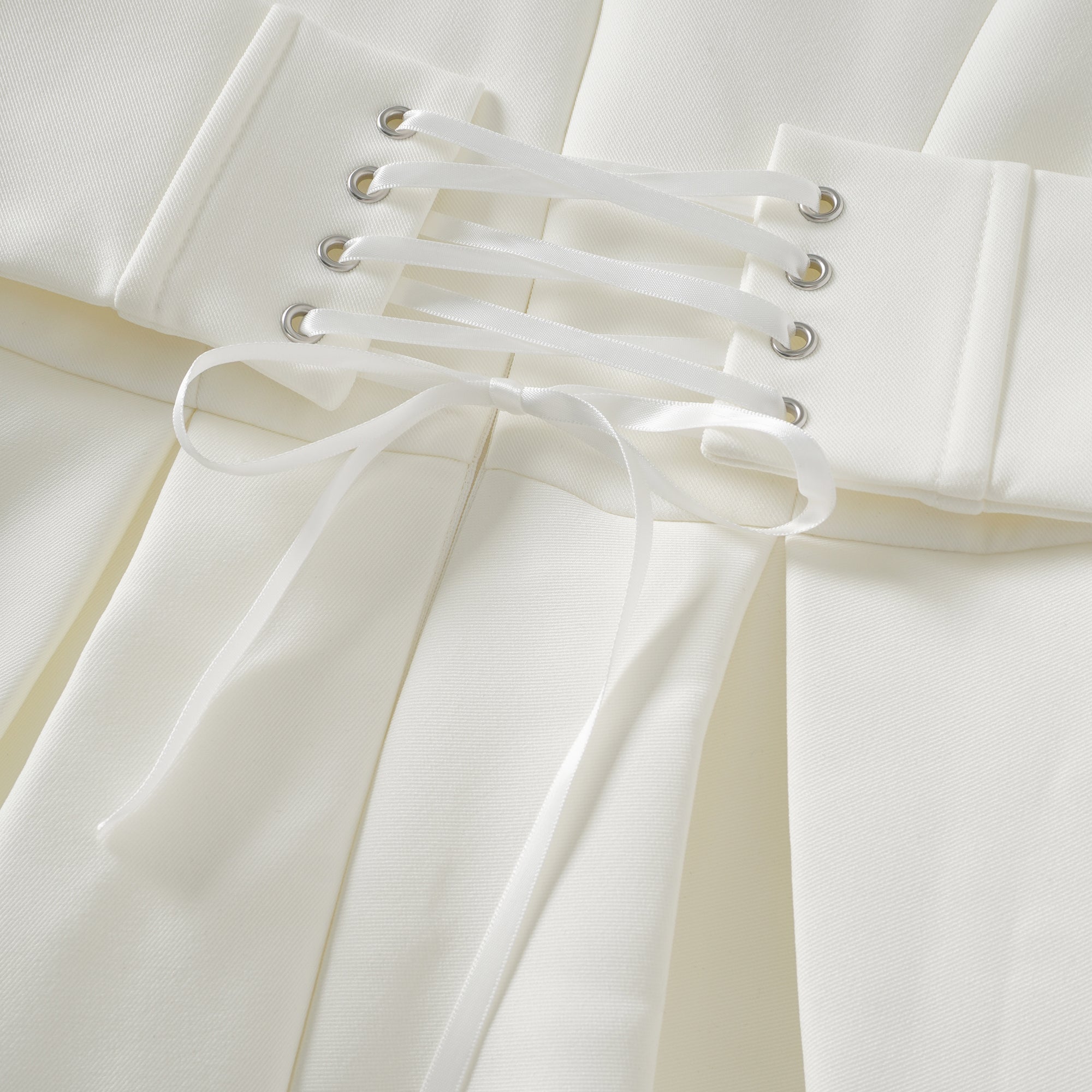 Inmaculada – Weißes Mini-Blazerkleid mit Stäbchen-Oberteil