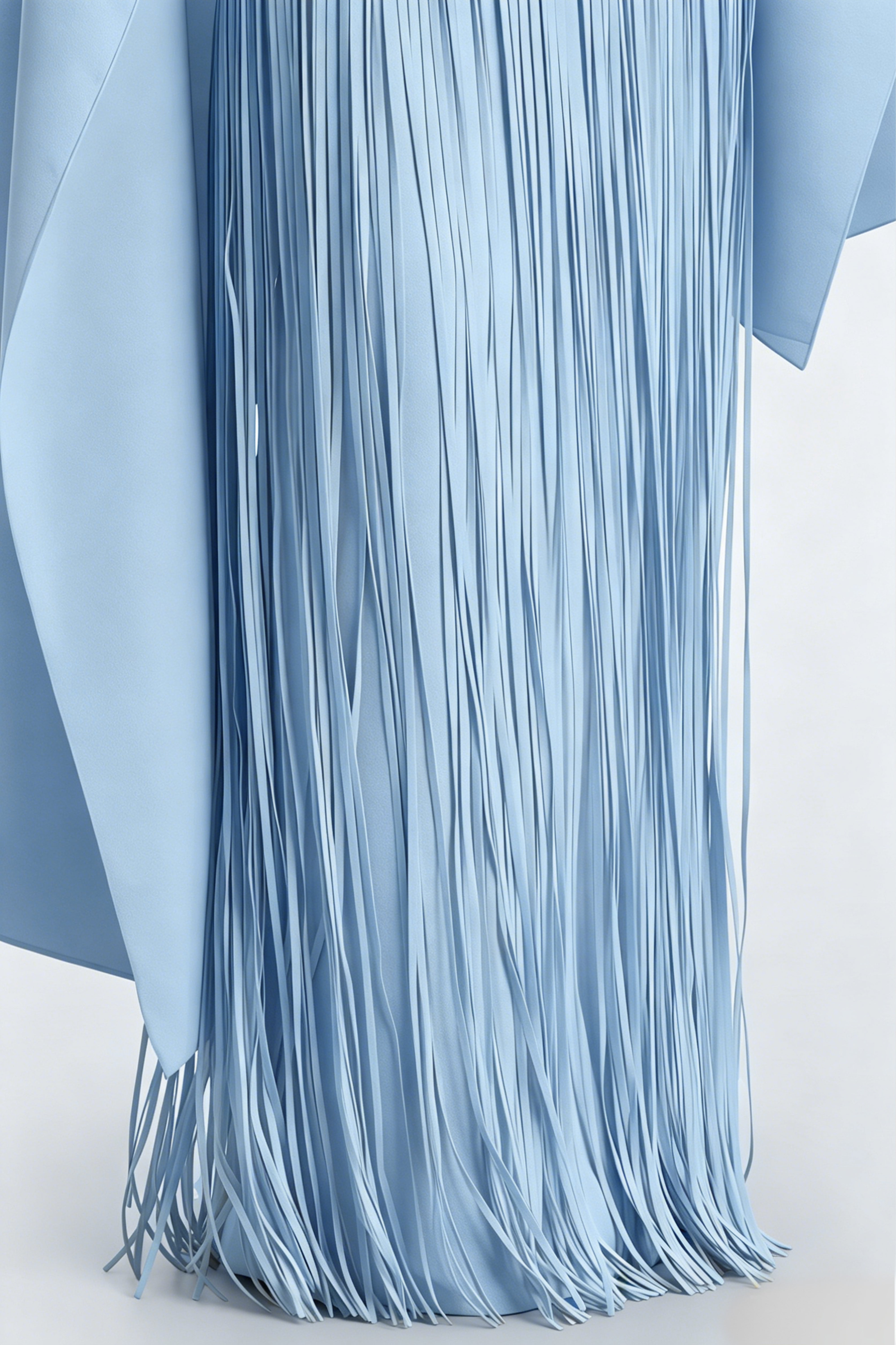 فستان ماكسي من كايتانا باللون الأزرق الياقوتي مع حواف وبتصميم يشبه الرداء