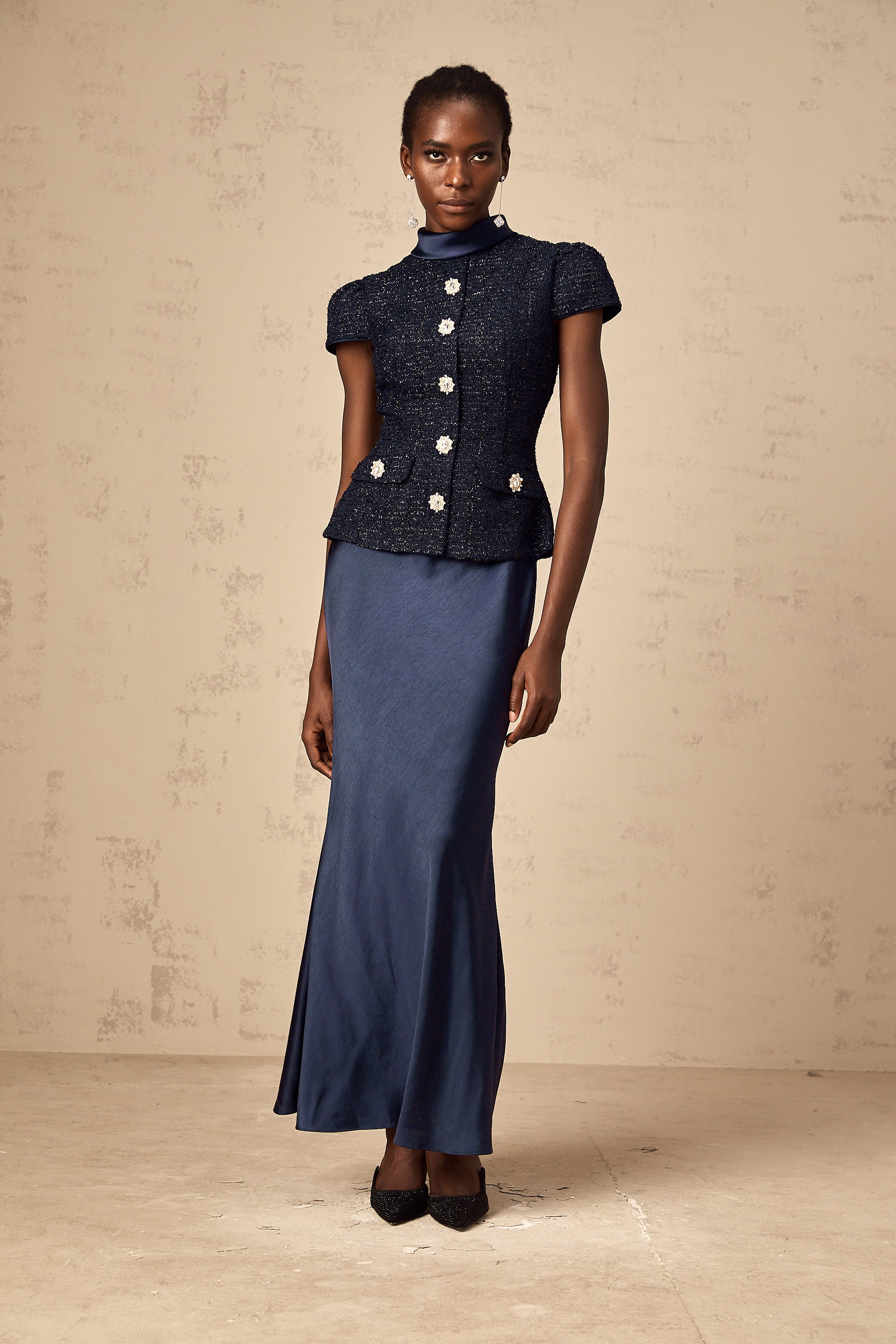 فستان ماكسي أزرق من جوزيت بخصر ببلوم